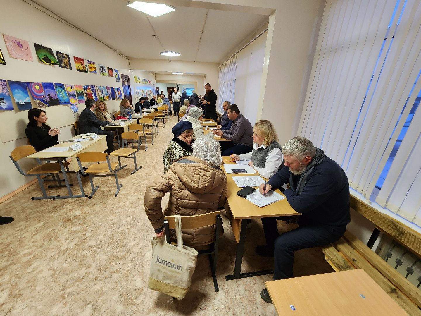 Чехов, микрорайон Венюково, выездная администрация, встреча с жителями, обращения граждан, улица Чехова, входная группа, ступеньки, входная дверь, тамбур, потолок и стены, текущий ремонт, обновление, управляющая компания, содержание дома,