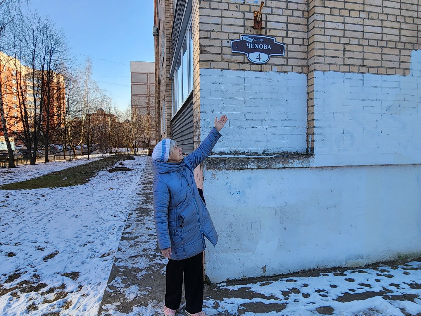 Чехов, микрорайон Венюково, выездная администрация, встреча с жителями, обращения граждан, улица Чехова, входная группа, ступеньки, входная дверь, тамбур, потолок и стены, текущий ремонт, обновление, управляющая компания, содержание дома,