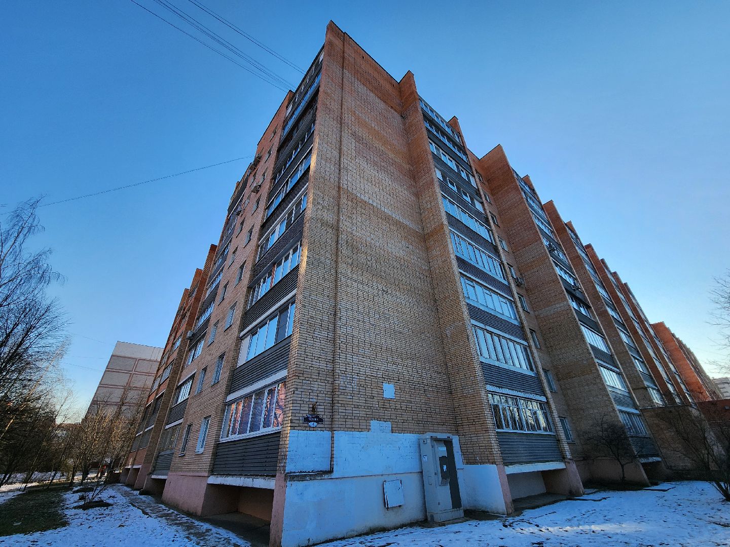 Чехов, микрорайон Венюково, выездная администрация, встреча с жителями, обращения граждан, улица Чехова, входная группа, ступеньки, входная дверь, тамбур, потолок и стены, текущий ремонт, обновление, управляющая компания, содержание дома,