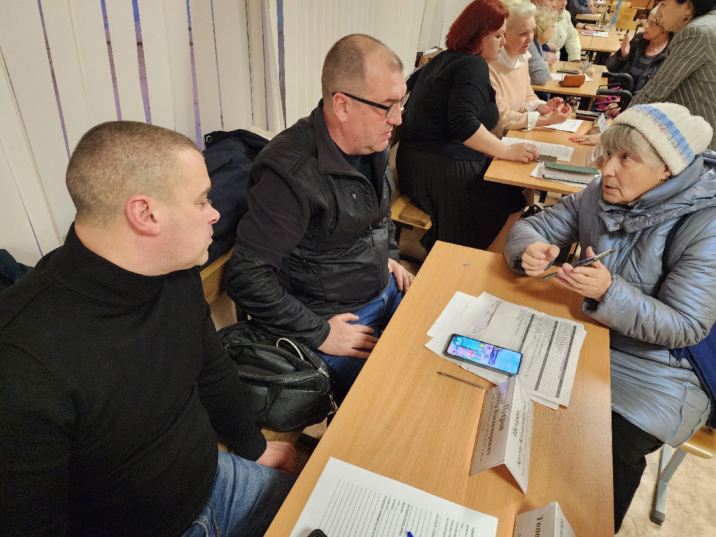 Чехов, микрорайон Венюково, выездная администрация, встреча с жителями, обращения граждан, улица Чехова, входная группа, ступеньки, входная дверь, тамбур, потолок и стены, текущий ремонт, обновление, управляющая компания, содержание дома,