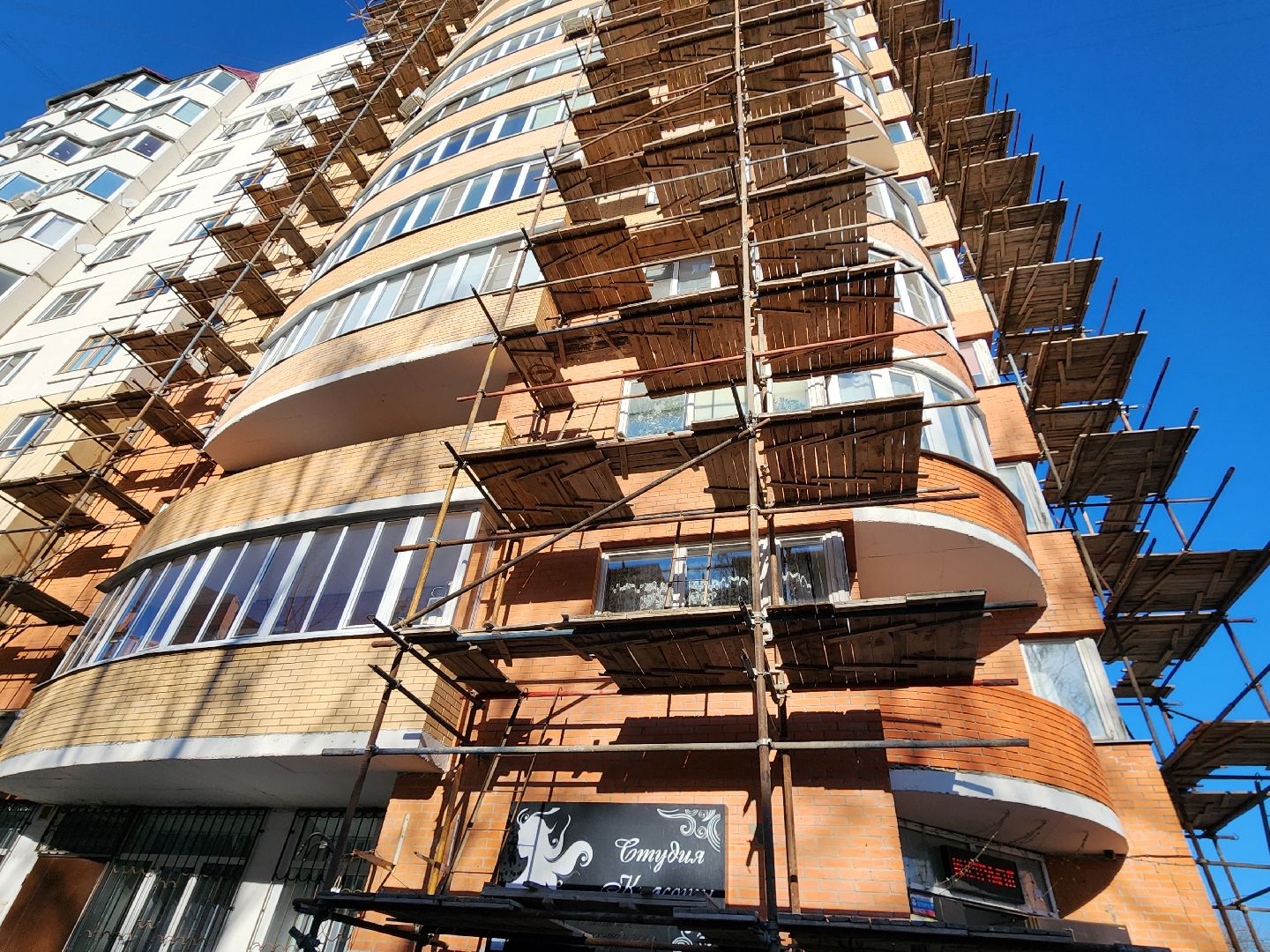 Чехов, улица Дружбы 1а, жилой дом, капитальный ремонт фасада, реконструкция фасада, обновление наружных стен, фонд капитального ремонта мо, несущая способность фасада, теплоизоляция, гидроизоляция, вертикалки,