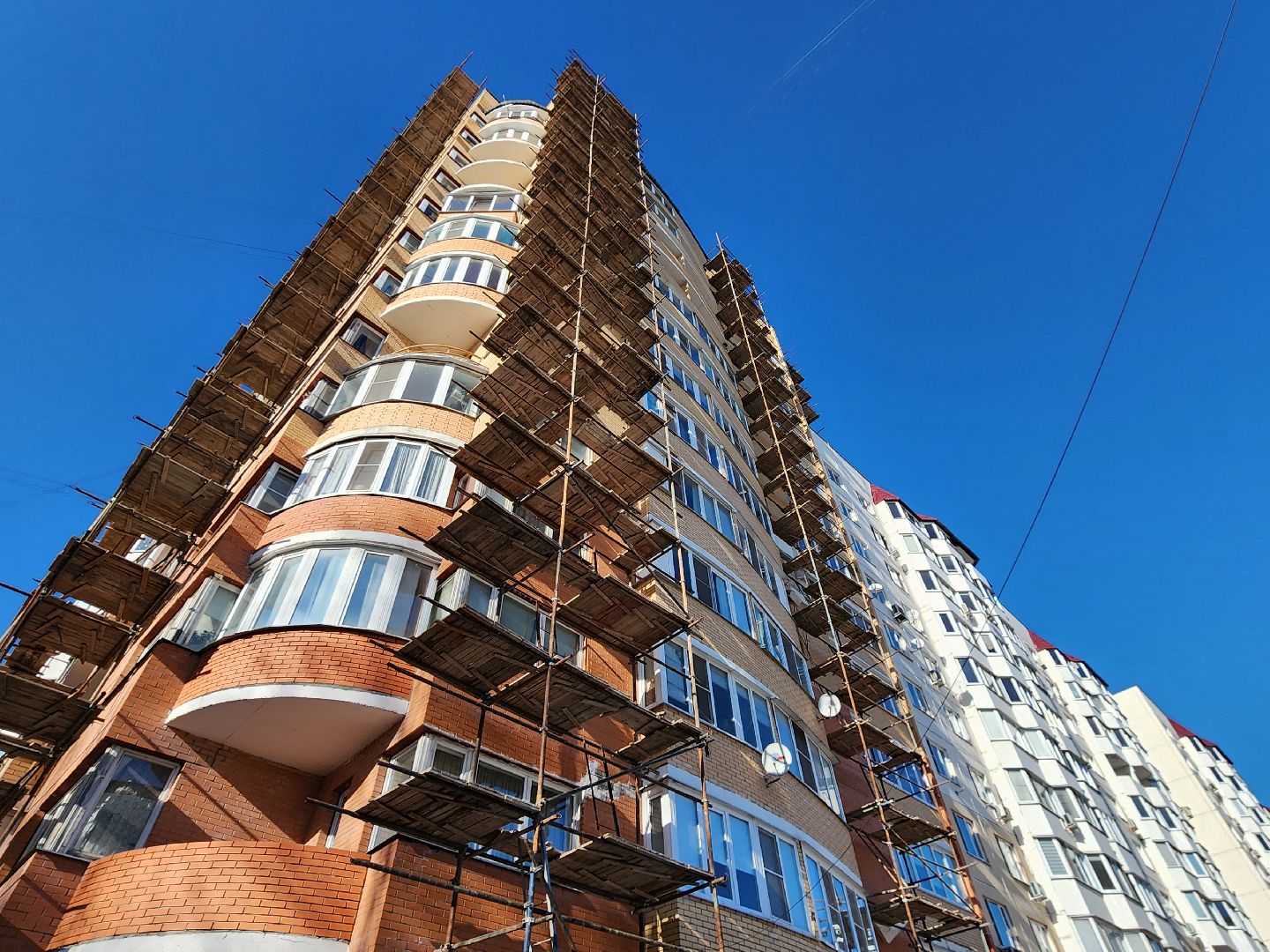 Чехов, улица Дружбы 1а, жилой дом, капитальный ремонт фасада, реконструкция фасада, обновление наружных стен, фонд капитального ремонта мо, несущая способность фасада, теплоизоляция, гидроизоляция, вертикалки,