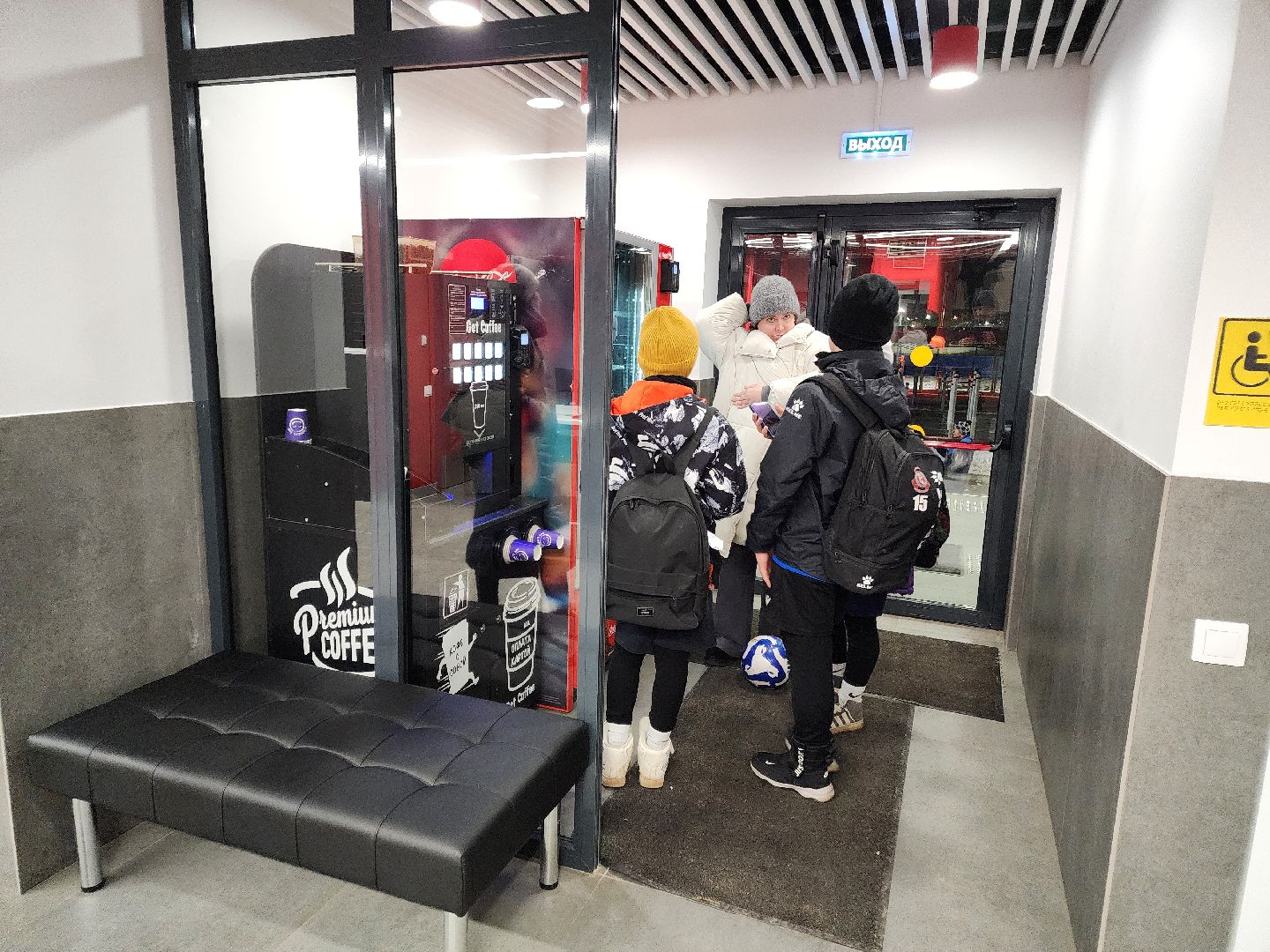 Чехов, стадион Гидросталь, спортивная школа Витязь, футболисты, тренировки, занятия, реконструкция стадиона, обновление стадиона, губернатор московской области, программа Спорт Подмосковья,