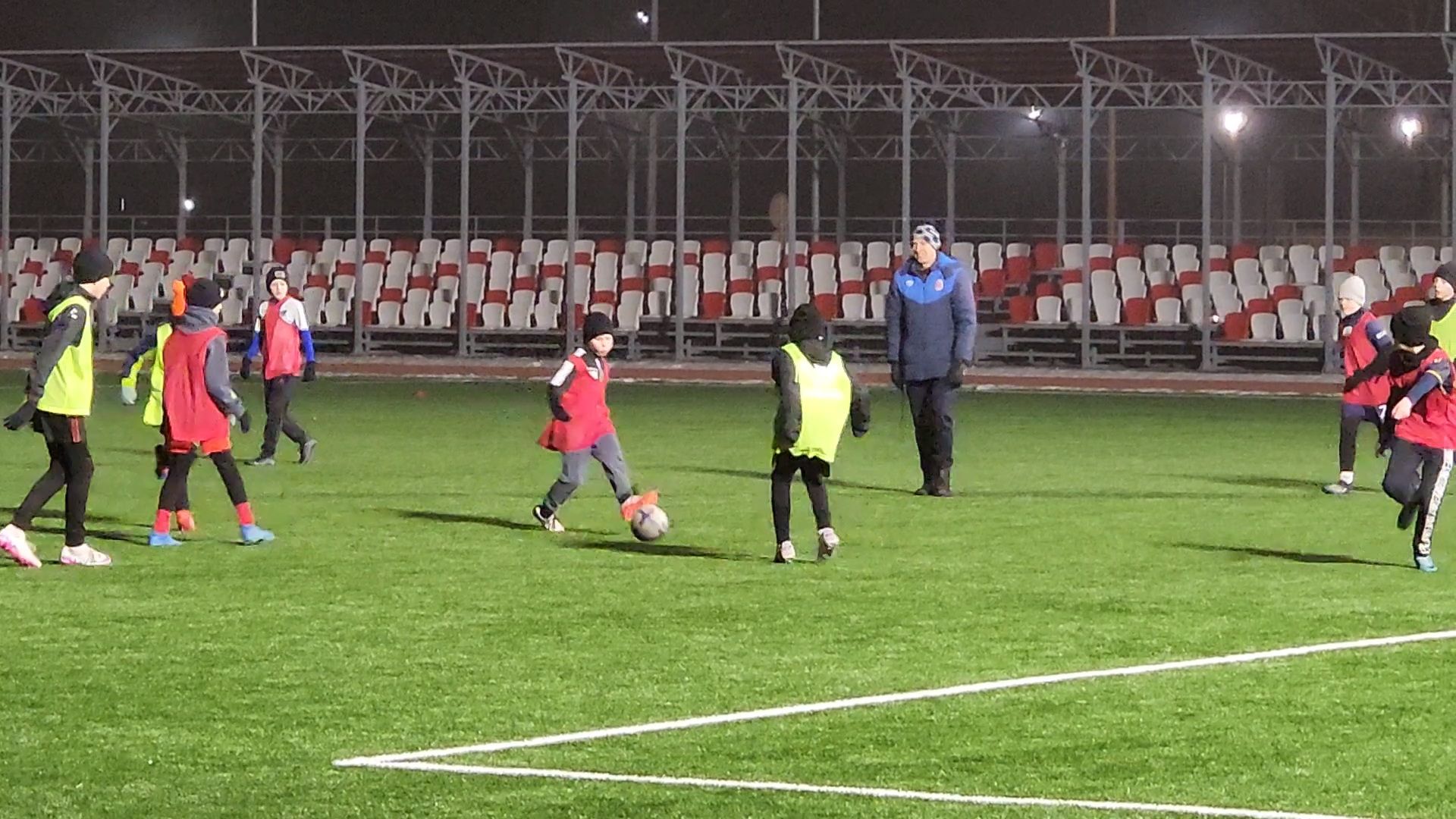 Чехов, стадион Гидросталь, спортивная школа Витязь, футболисты, тренировки, занятия, реконструкция стадиона, обновление стадиона, губернатор московской области, программа Спорт Подмосковья,