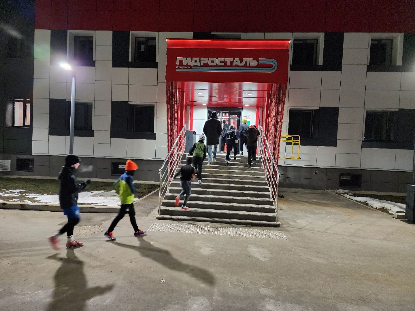 Чехов, стадион Гидросталь, спортивная школа Витязь, футболисты, тренировки, занятия, реконструкция стадиона, обновление стадиона, губернатор московской области, программа Спорт Подмосковья,