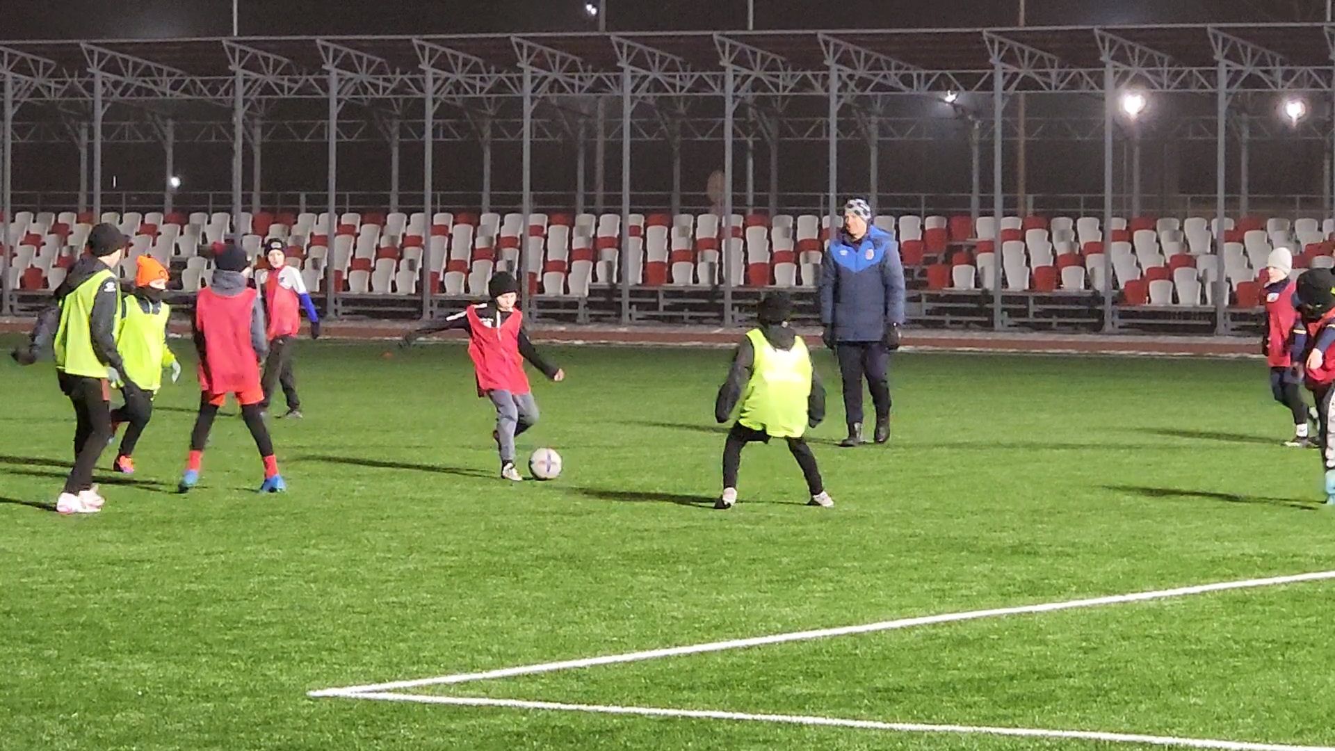 Чехов, стадион Гидросталь, спортивная школа Витязь, футболисты, тренировки, занятия, реконструкция стадиона, обновление стадиона, губернатор московской области, программа Спорт Подмосковья,