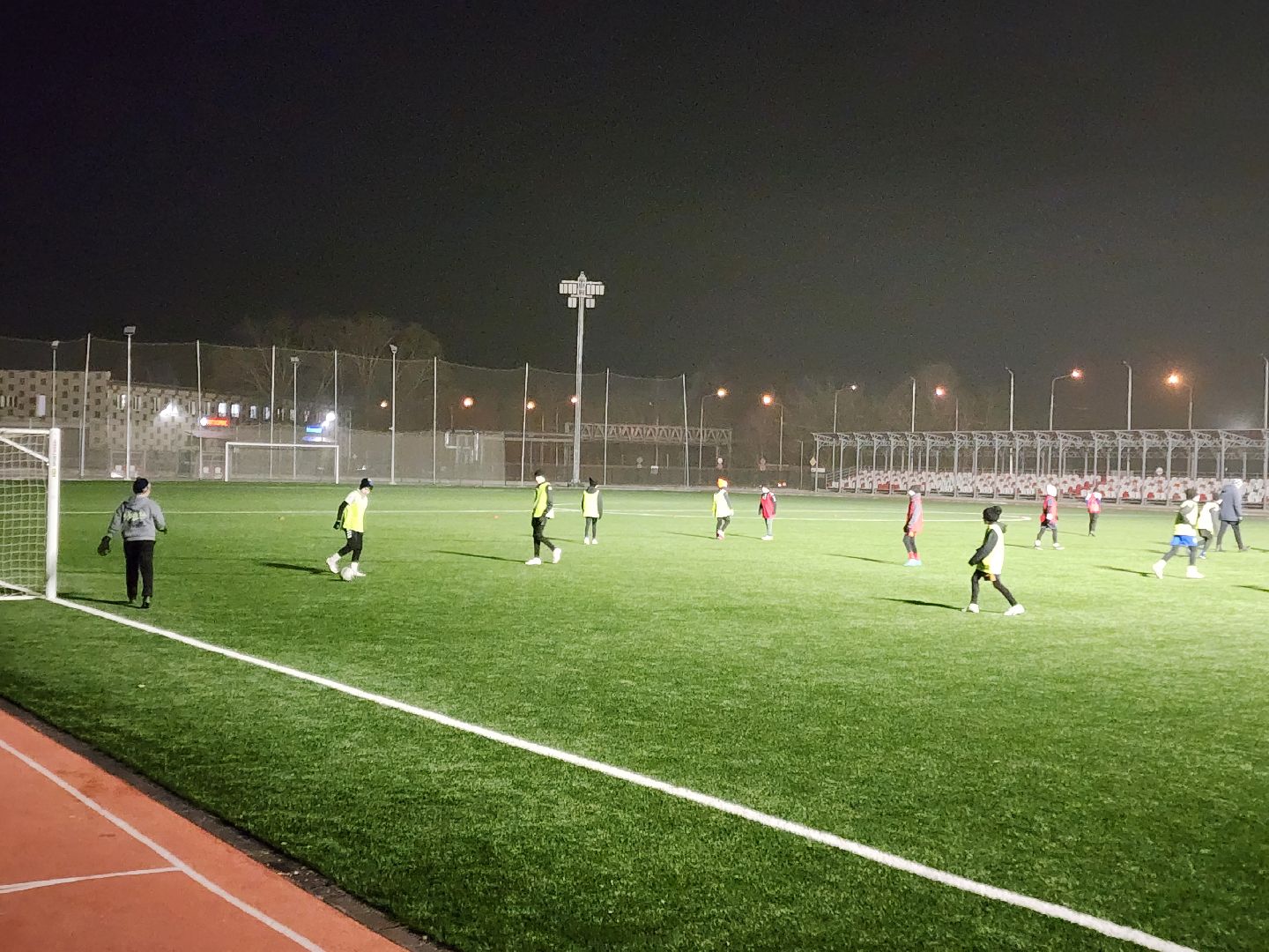 Чехов, стадион Гидросталь, спортивная школа Витязь, футболисты, тренировки, занятия, реконструкция стадиона, обновление стадиона, губернатор московской области, программа Спорт Подмосковья,