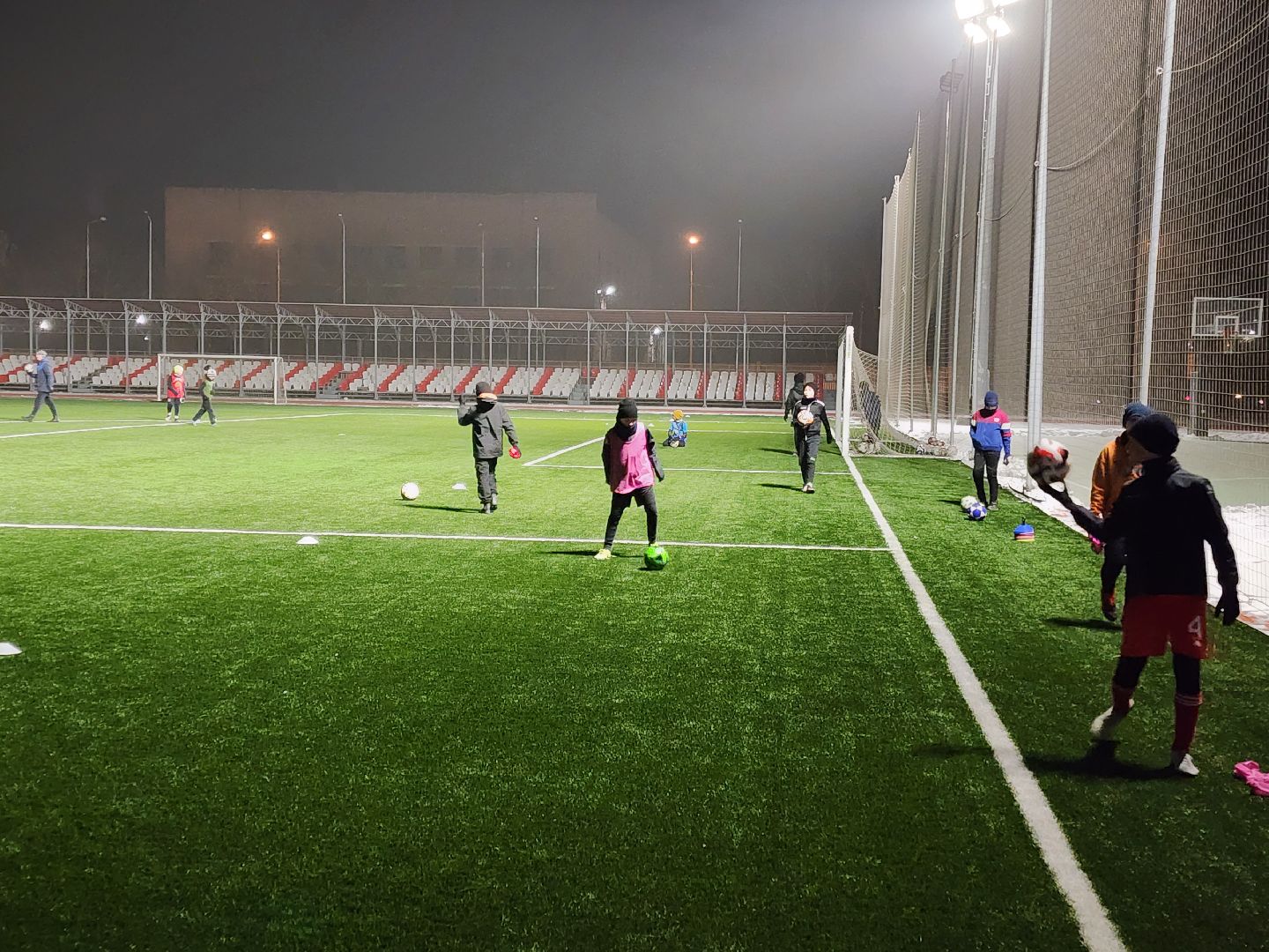 Чехов, стадион Гидросталь, спортивная школа Витязь, футболисты, тренировки, занятия, реконструкция стадиона, обновление стадиона, губернатор московской области, программа Спорт Подмосковья,