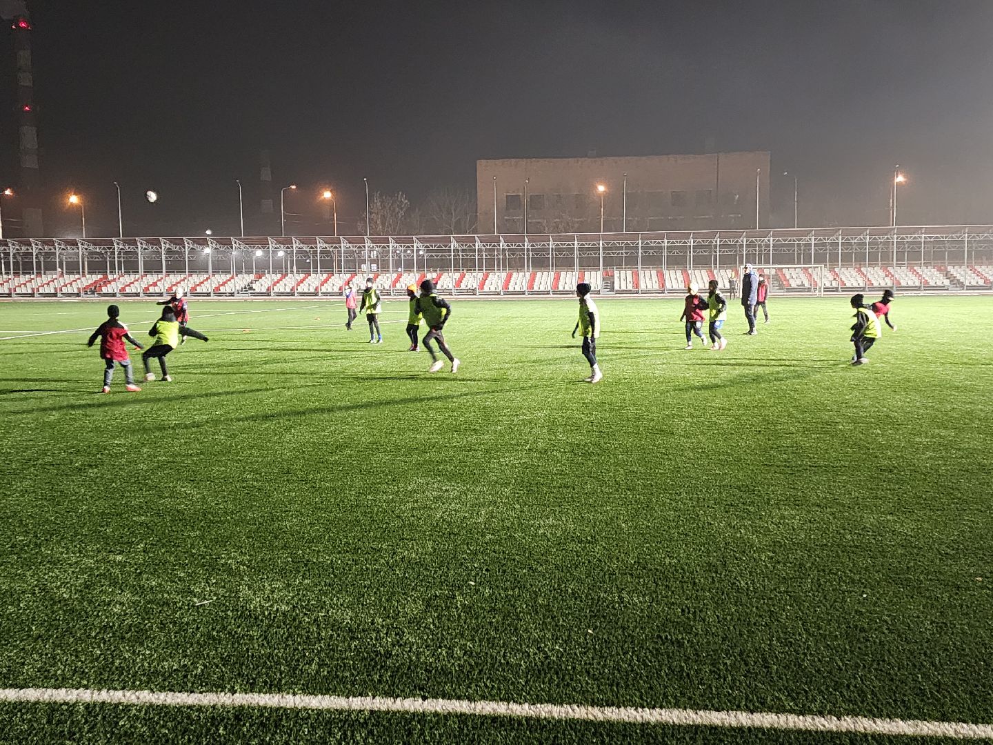 Чехов, стадион Гидросталь, спортивная школа Витязь, футболисты, тренировки, занятия, реконструкция стадиона, обновление стадиона, губернатор московской области, программа Спорт Подмосковья,