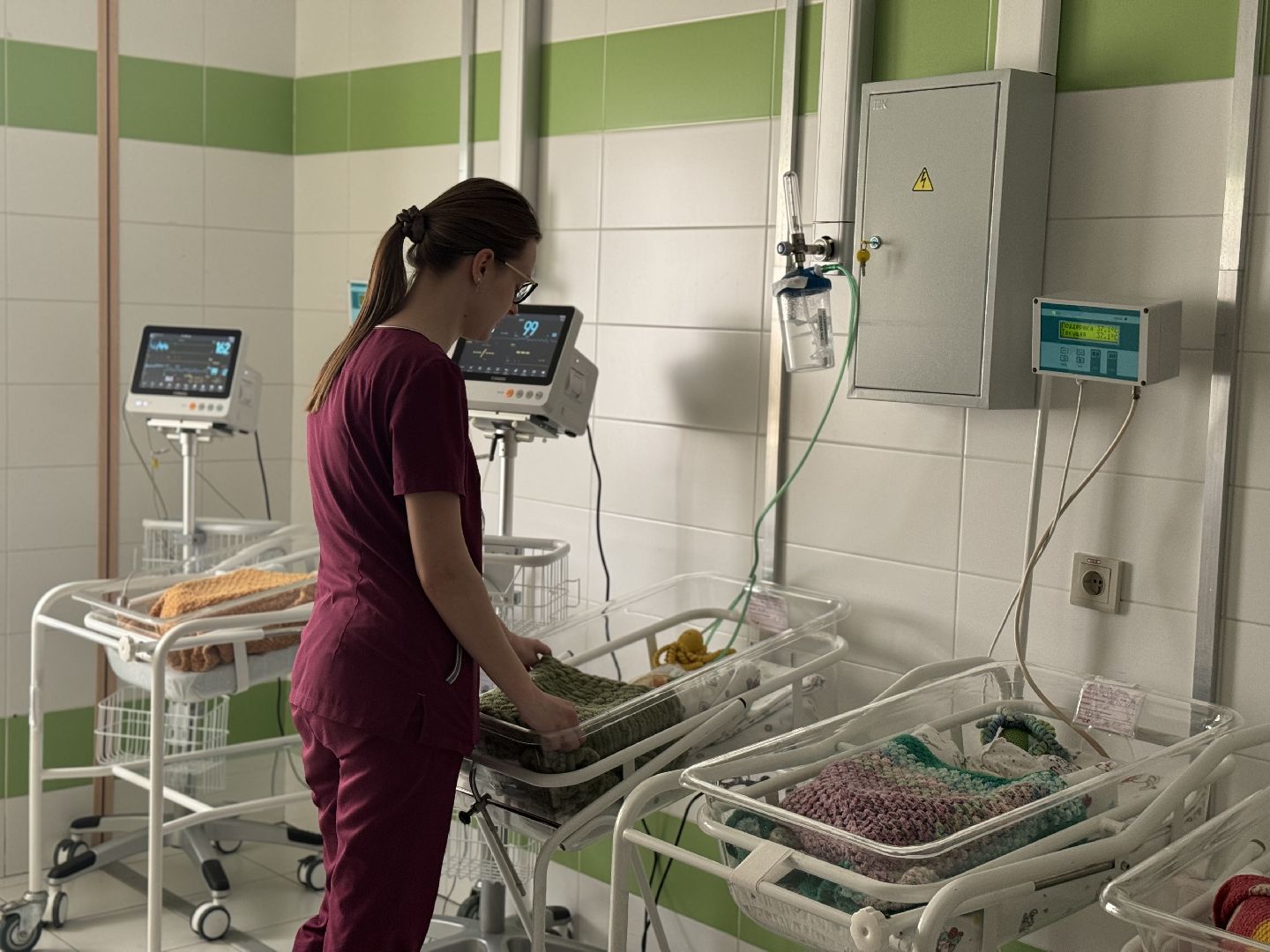 Музыкотерапия, видновский перинатальный центр, недоношенные дети, новорожденные, вертикалки,