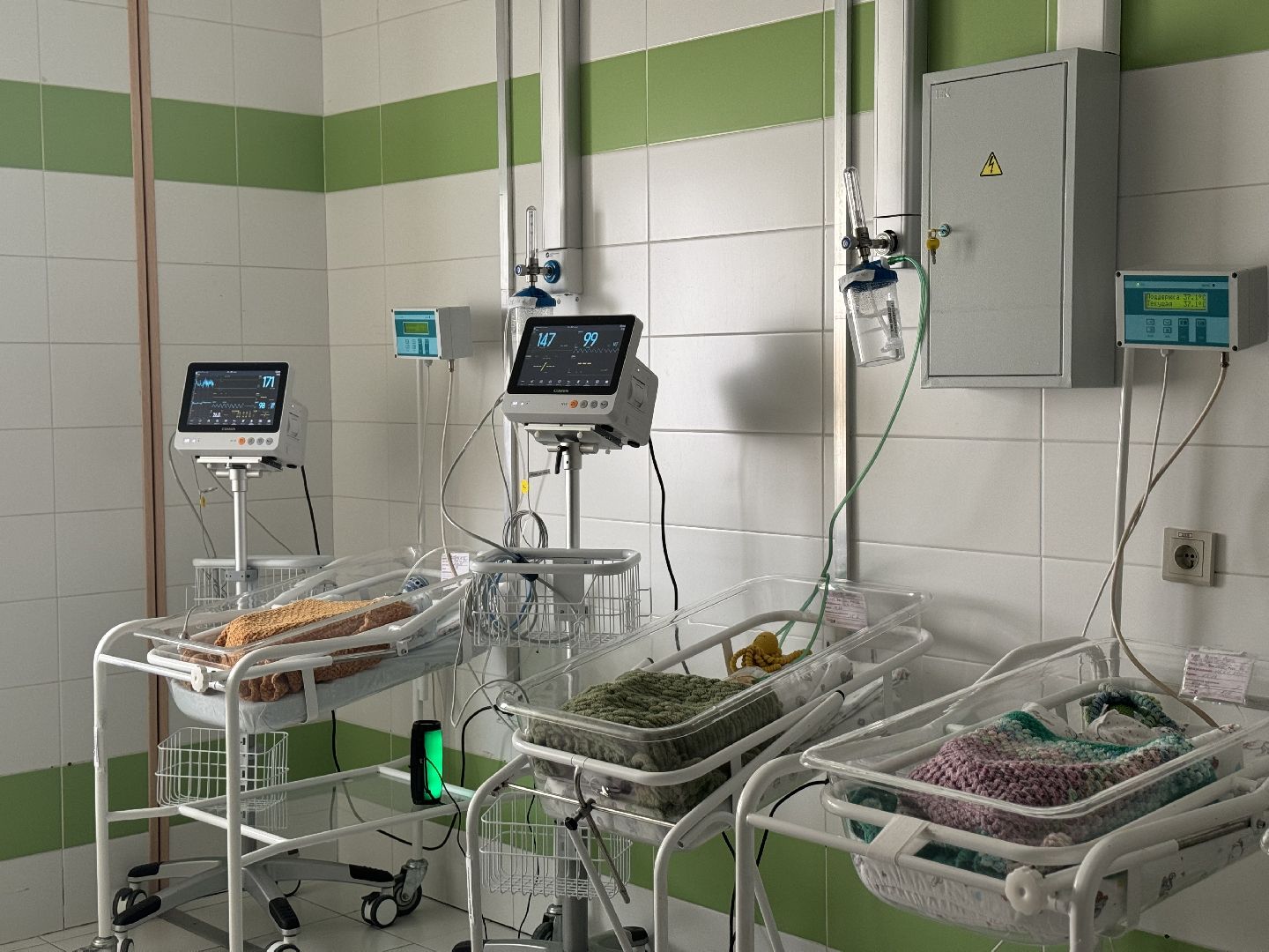 Музыкотерапия, видновский перинатальный центр, недоношенные дети, новорожденные, вертикалки,