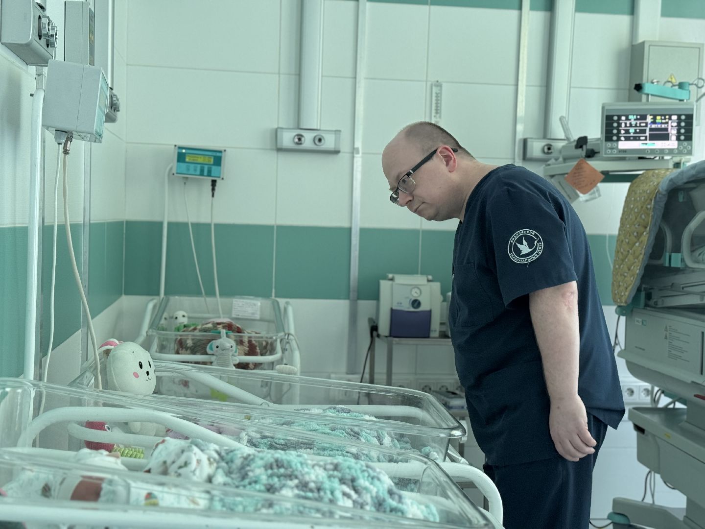 Музыкотерапия, видновский перинатальный центр, недоношенные дети, новорожденные, вертикалки,