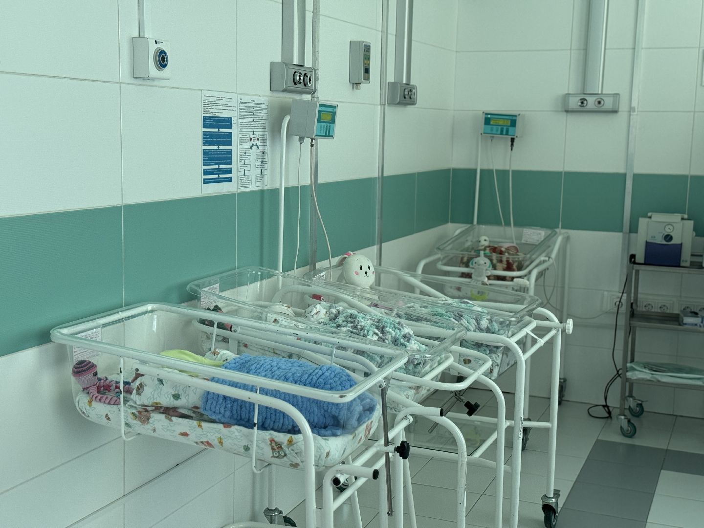 Музыкотерапия, видновский перинатальный центр, недоношенные дети, новорожденные, вертикалки,