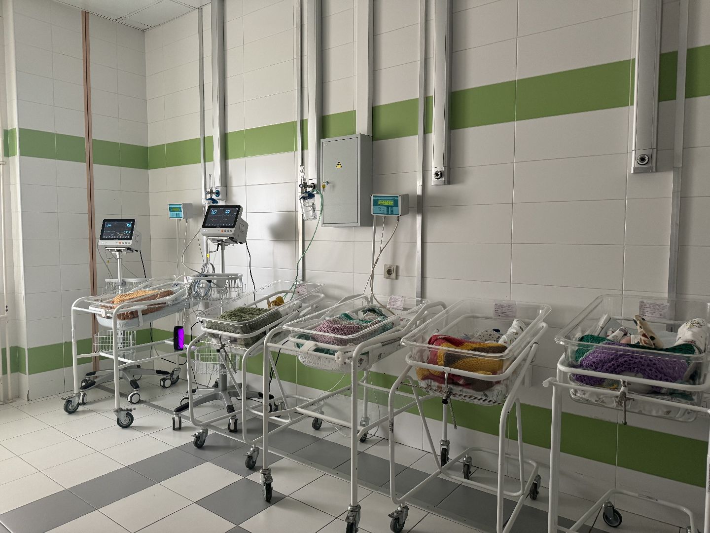 Музыкотерапия, видновский перинатальный центр, недоношенные дети, новорожденные, вертикалки,