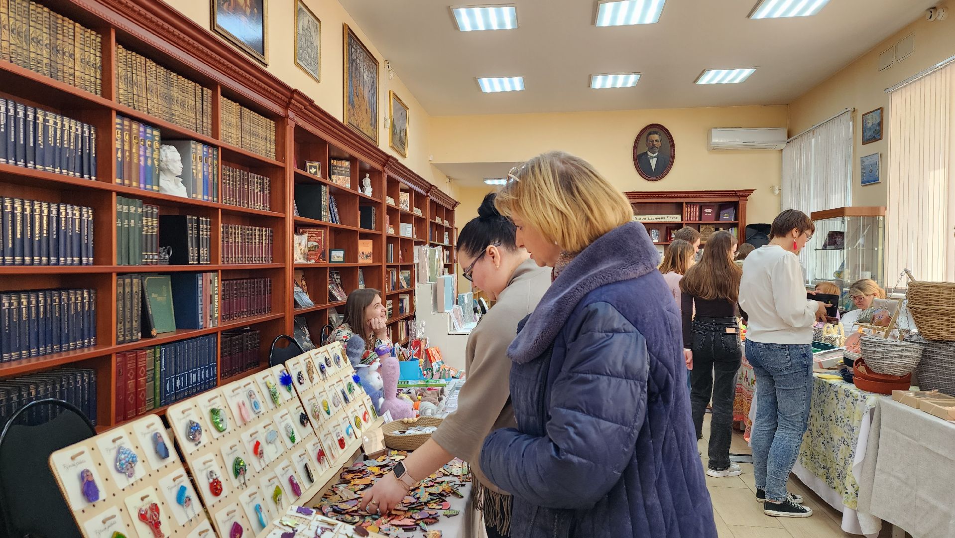 истра, ярмарка ремесленников, библиотека, вертикалки,