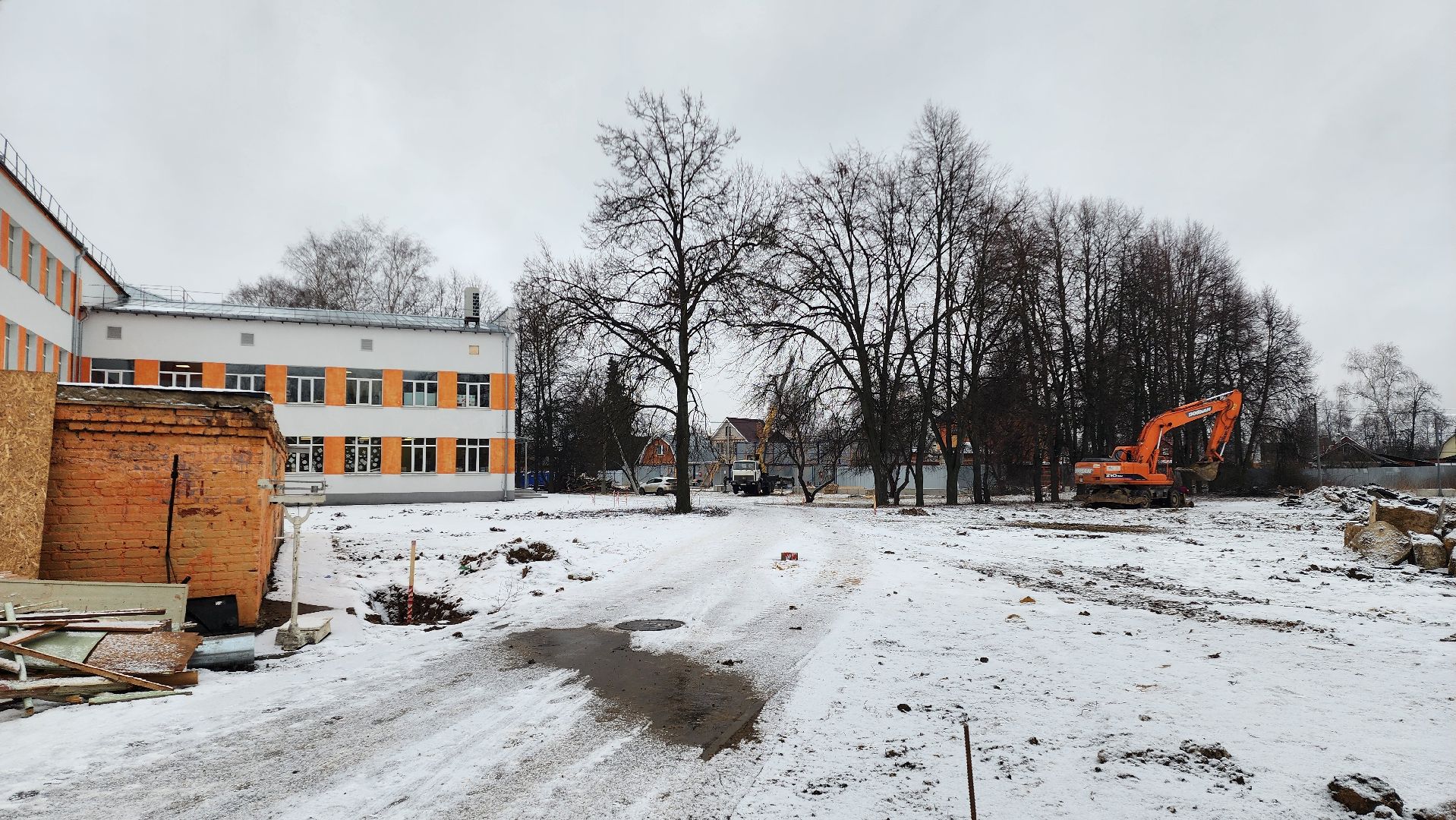 вертикалки, Бронницы, Строительство пристройки к лицею,
