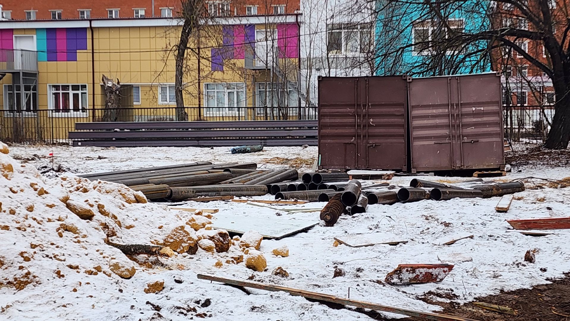 вертикалки, Бронницы, Строительство пристройки к лицею,