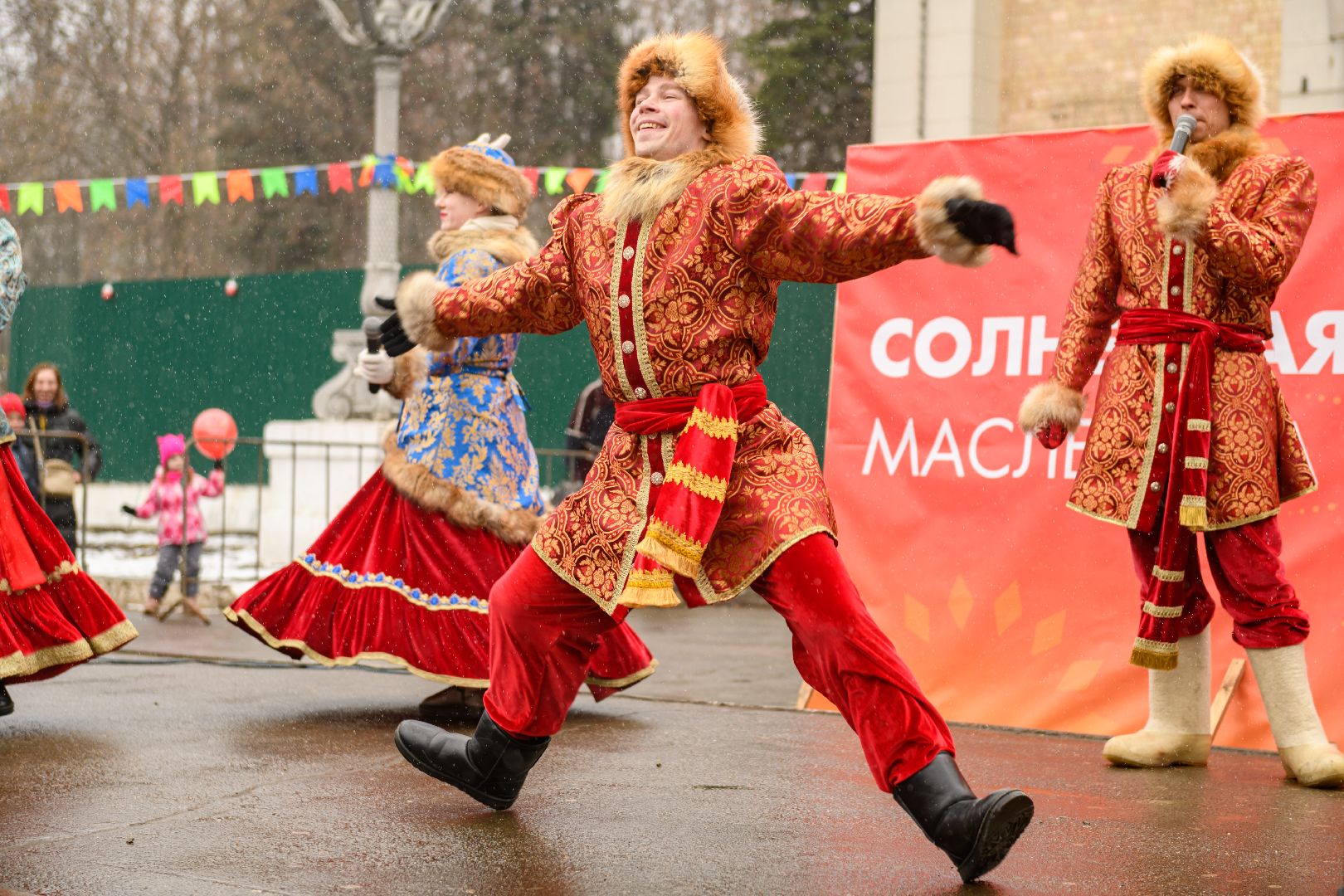 масленица, праздничные гуляния, блины, лыткарино, общество, скоморох, вертикалки,