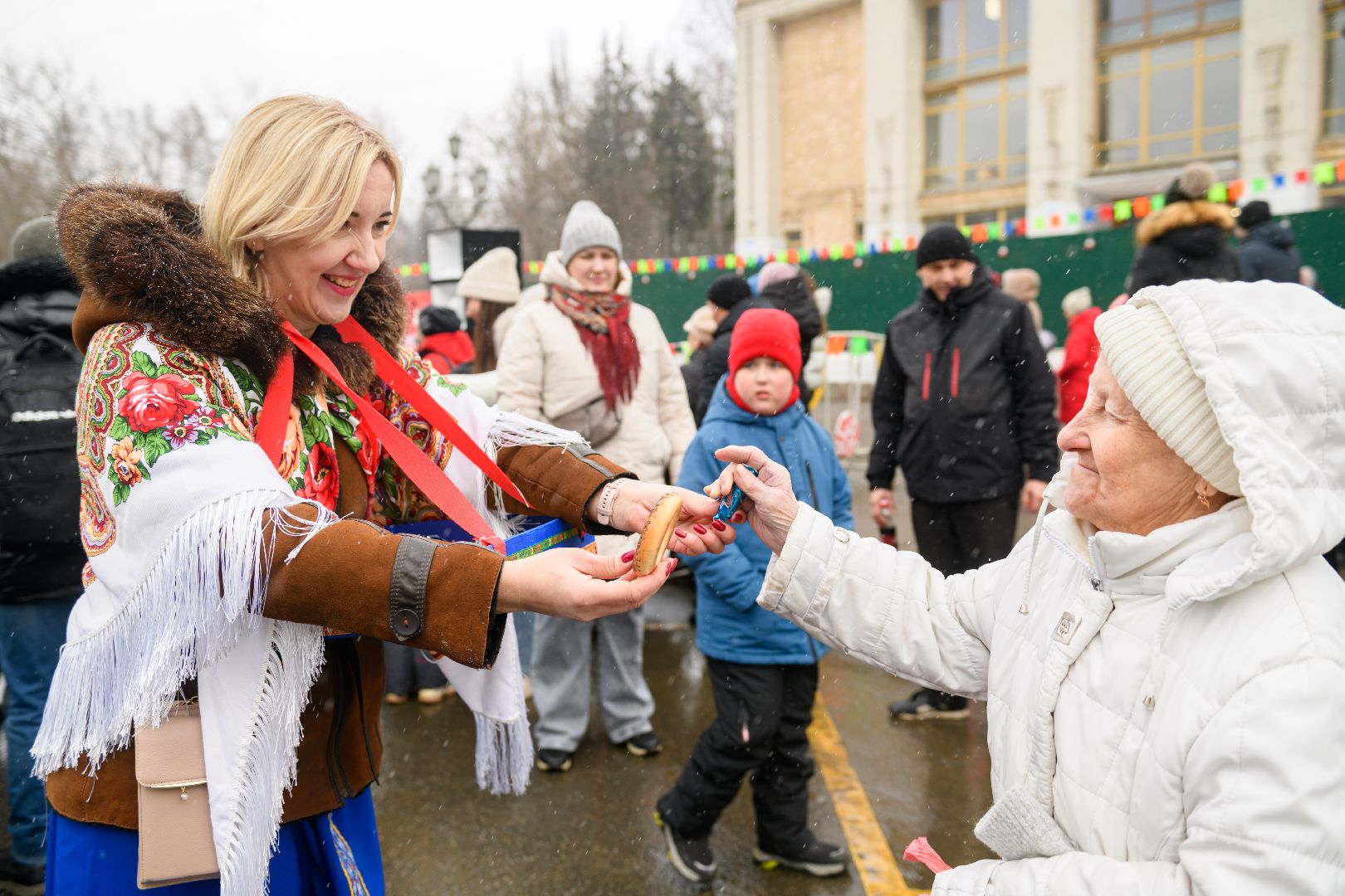 масленица, праздничные гуляния, блины, лыткарино, общество, скоморох, вертикалки,