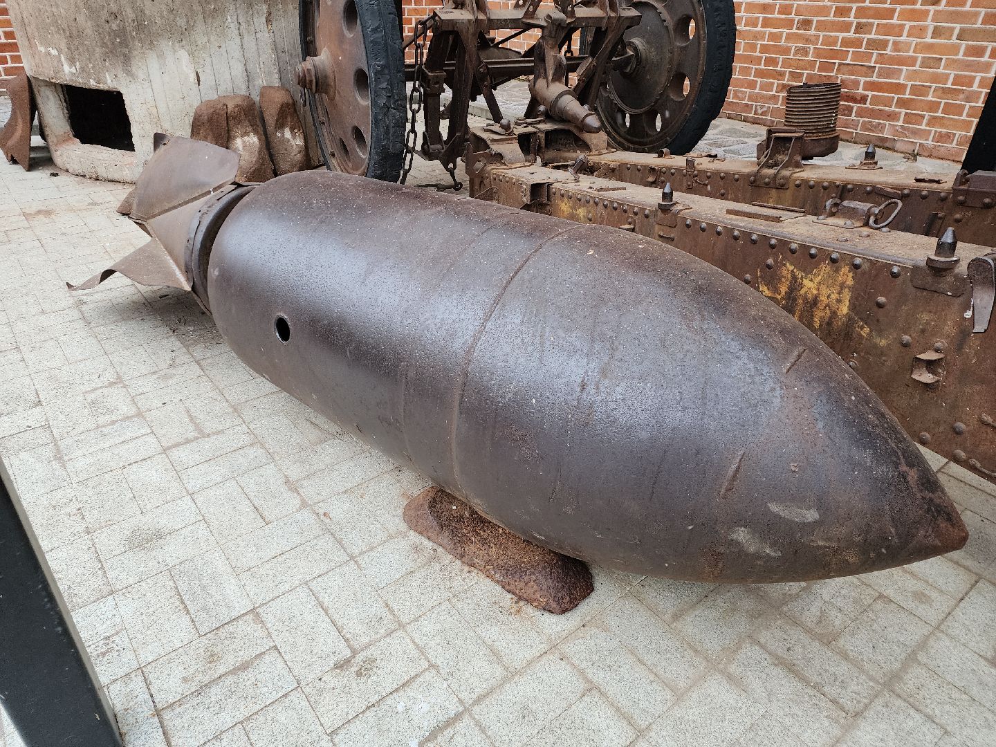 серпухов, подмосковье, СИХМ, неразорвавшийся снаряд,