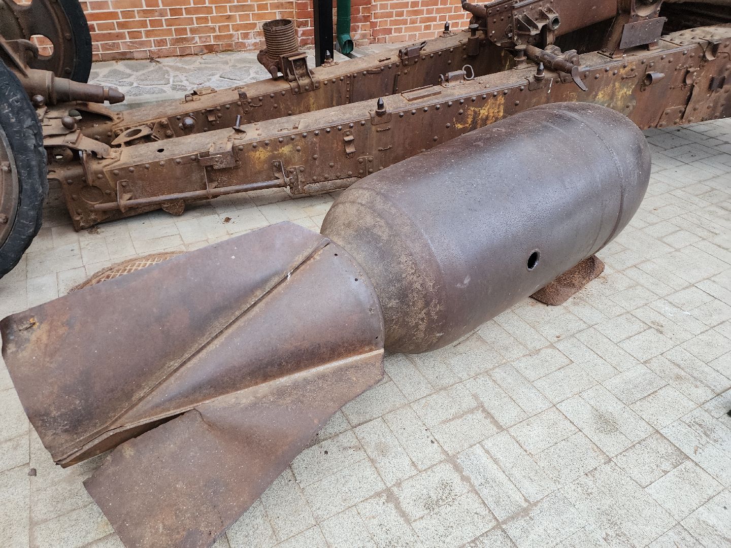 серпухов, подмосковье, СИХМ, неразорвавшийся снаряд,