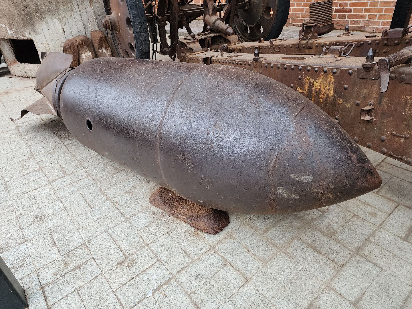 серпухов, подмосковье, СИХМ, неразорвавшийся снаряд,