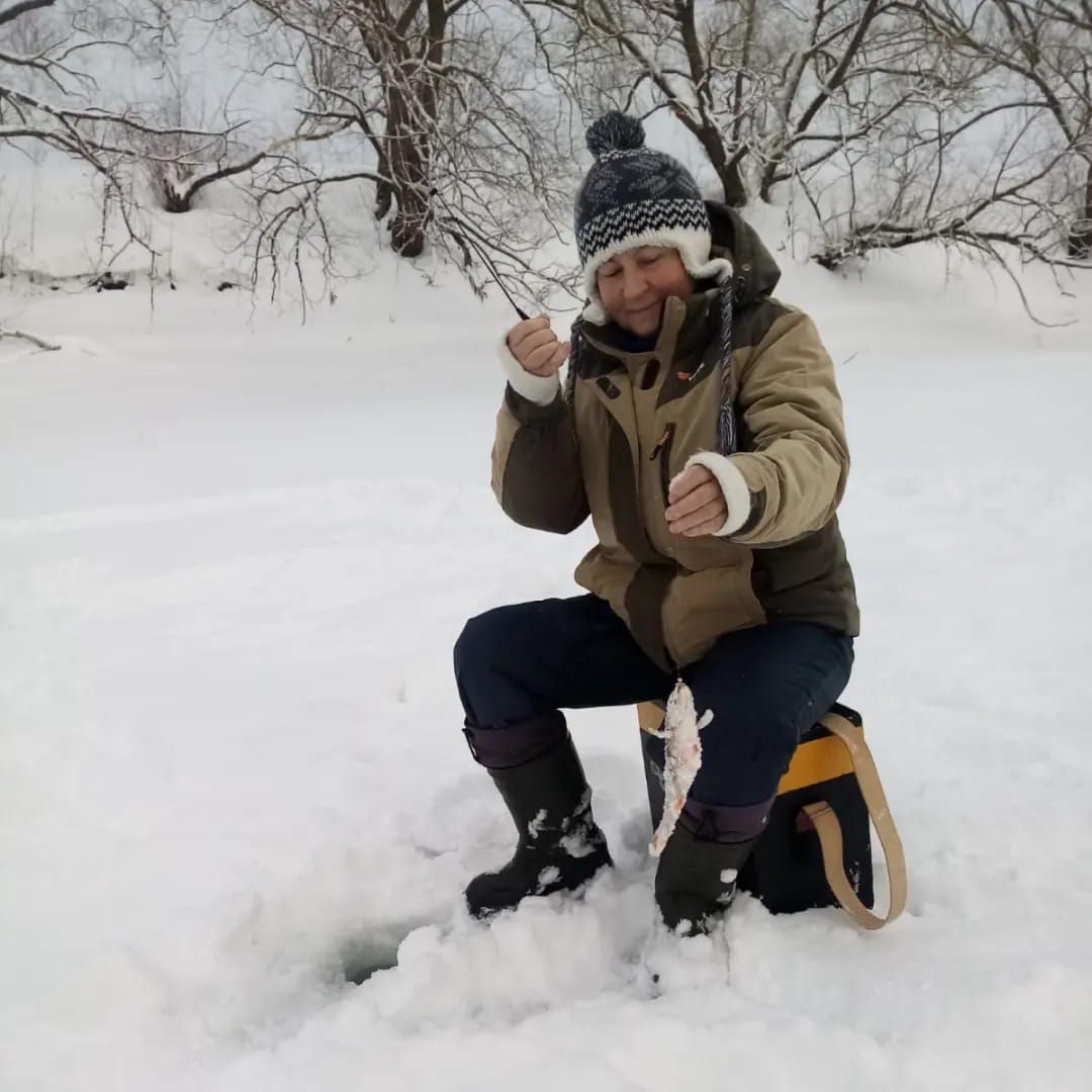 женщина-рыбачка, серебряные пруды, супер улов, щука,