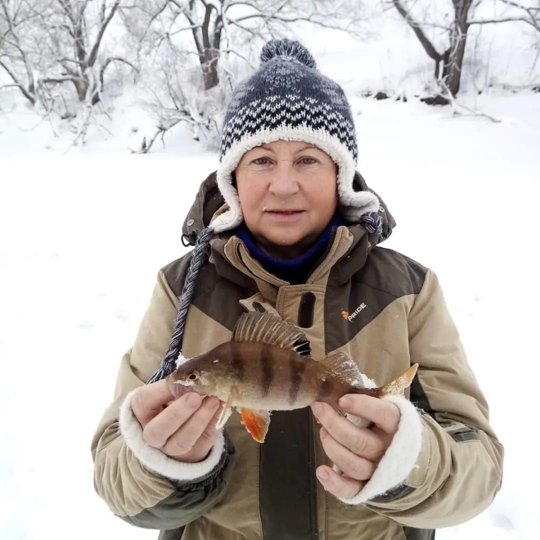 женщина-рыбачка, серебряные пруды, супер улов, щука,