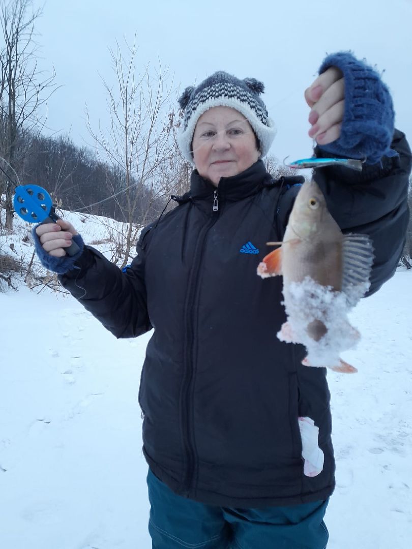 женщина-рыбачка, серебряные пруды, супер улов, щука,