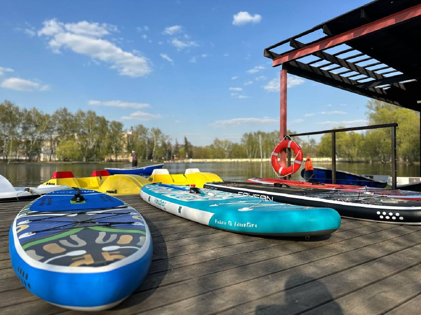 Реутов, Фабричный пруд, катер, катамаран, лодка, вода