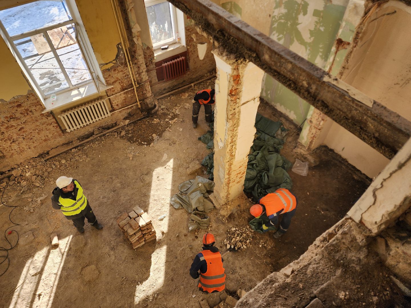 Чехов, улица Чехова 27, центр развития творчества детей и юношества, капитальный ремонт, реконструкция, обновление, демонтажные работы, удаление старых покрытий и конструкций, полы стены потолки, госпрограмма московской области,строительство и капремонт социальных объектов,