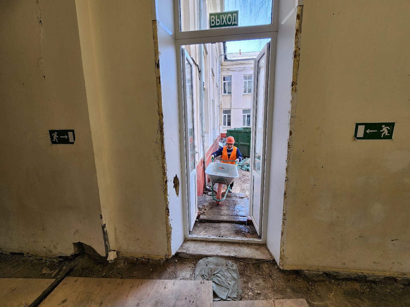 Чехов, улица Чехова 27, центр развития творчества детей и юношества, капитальный ремонт, реконструкция, обновление, демонтажные работы, удаление старых покрытий и конструкций, полы стены потолки, госпрограмма московской области,строительство и капремонт социальных объектов,