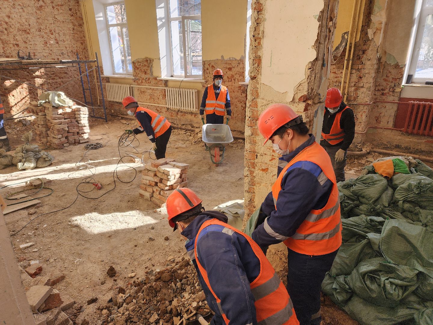 Чехов, улица Чехова 27, центр развития творчества детей и юношества, капитальный ремонт, реконструкция, обновление, демонтажные работы, удаление старых покрытий и конструкций, полы стены потолки, госпрограмма московской области,строительство и капремонт социальных объектов,