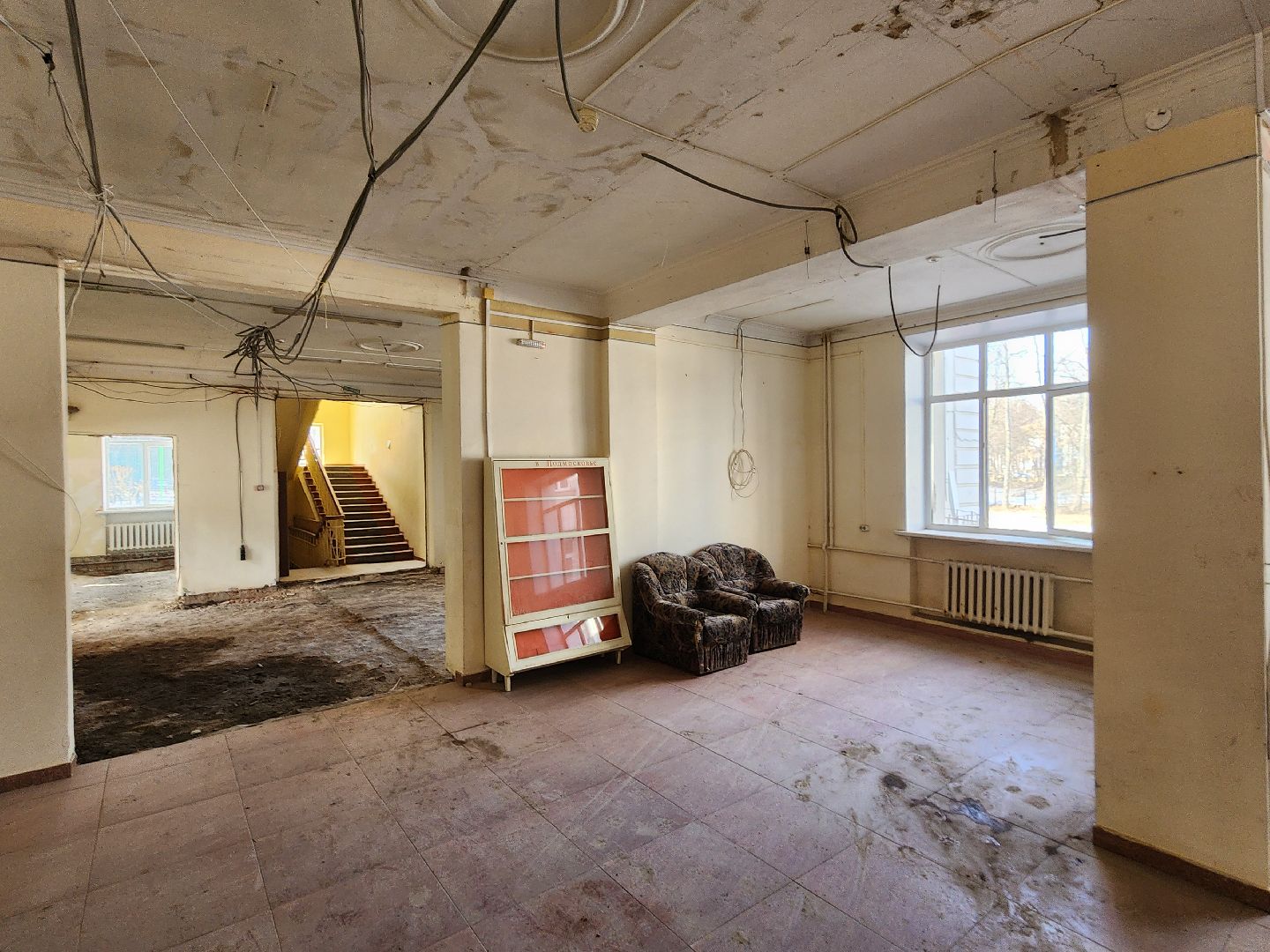 Чехов, улица Чехова 27, центр развития творчества детей и юношества, капитальный ремонт, реконструкция, обновление, демонтажные работы, удаление старых покрытий и конструкций, полы стены потолки, госпрограмма московской области,строительство и капремонт социальных объектов,