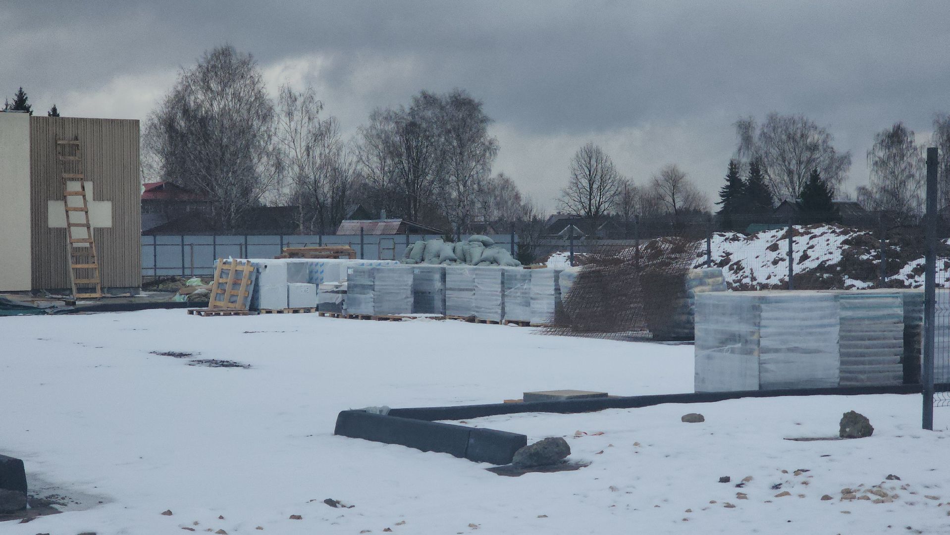 Деревня Назарьево, Медицина, Строительство,