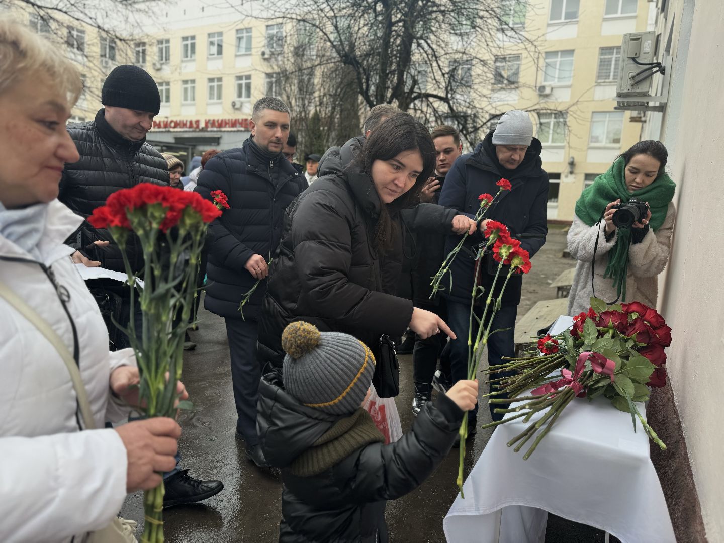 Мемориальная доска, Врач - нейрохирург, видновская клиническая больница, ленинский городской округ,