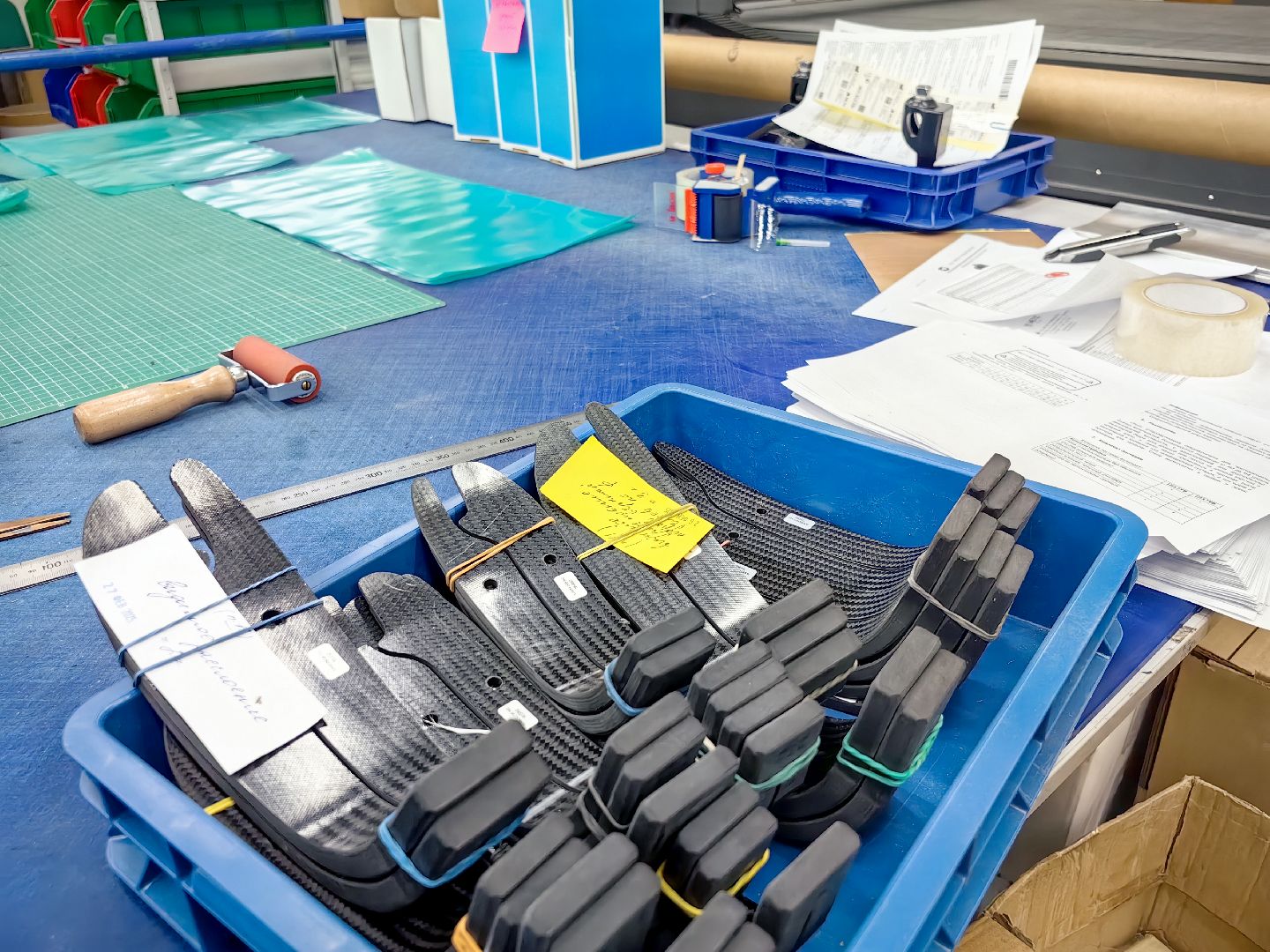 отдел отк, производство, 8 марта, букет, ирисы, контролер,