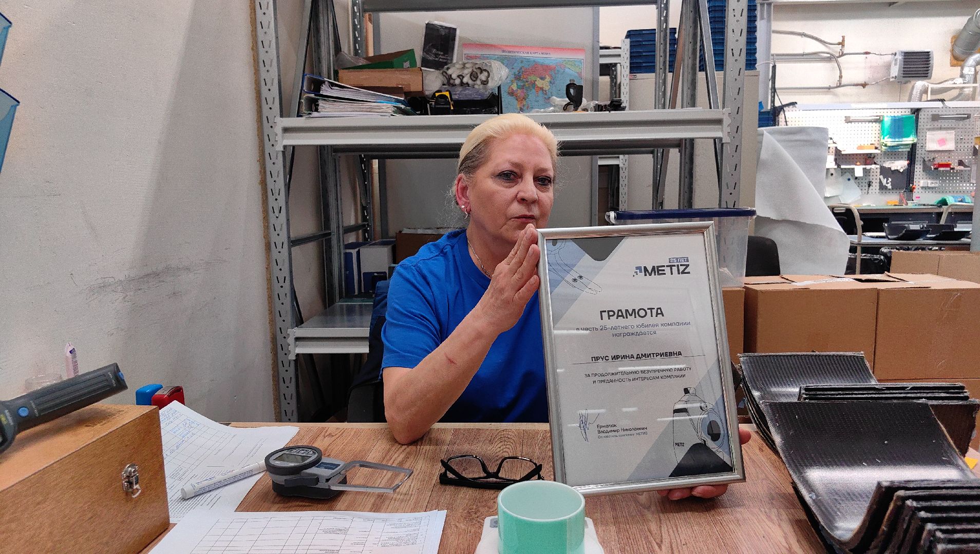 отдел отк, производство, 8 марта, букет, ирисы, контролер,