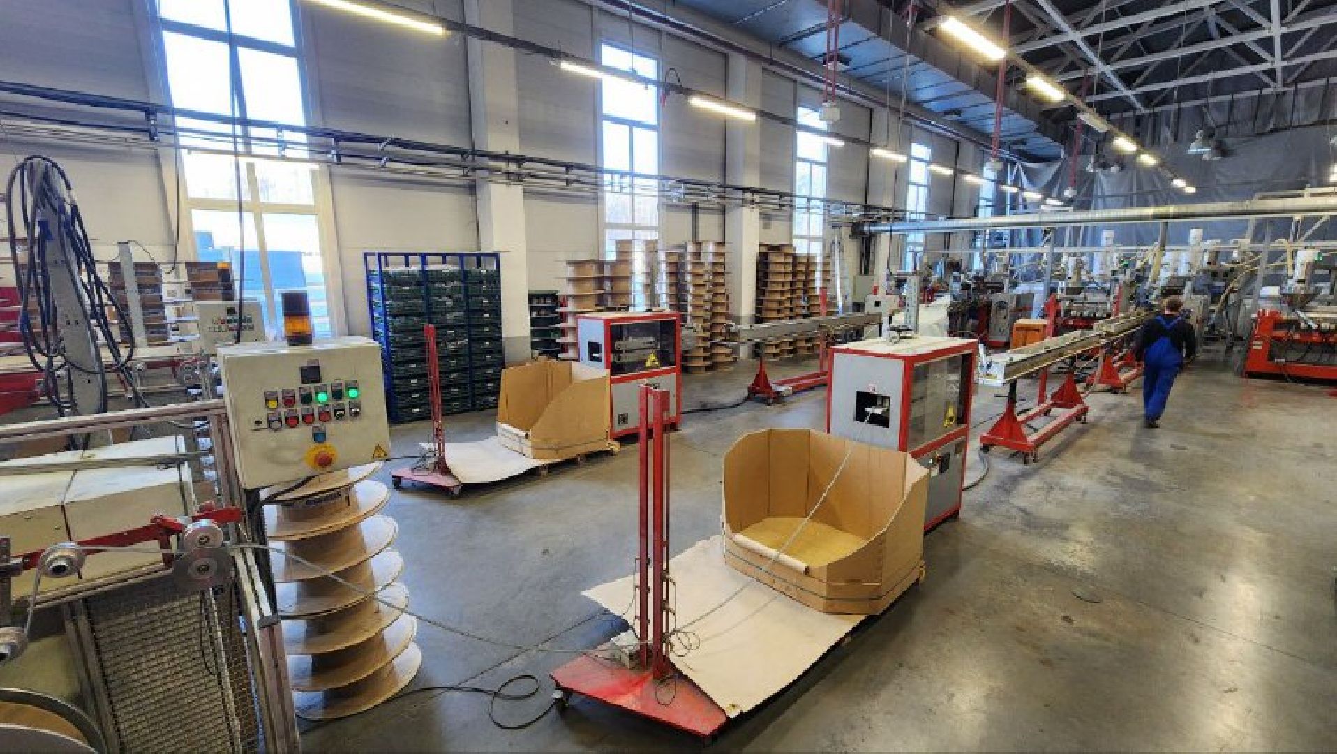 экономика, кадры, завод по производству оконного профиля,