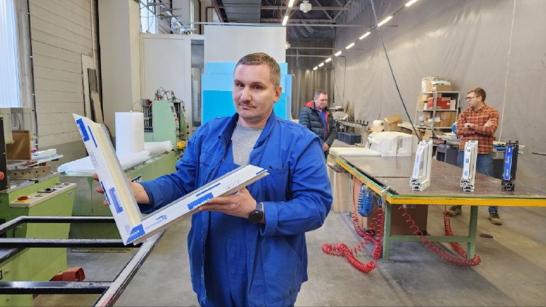 экономика, кадры, завод по производству оконного профиля,