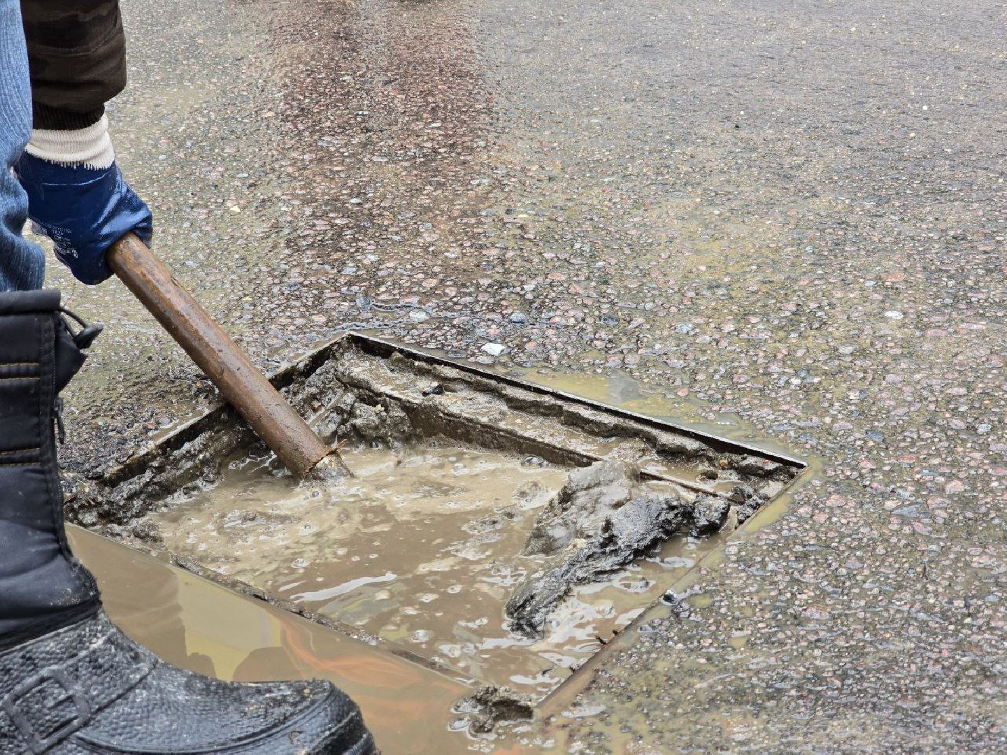 можайск, можайский муниципальный округ, подмосковье, жкх, коммунальщики, ливневые канализации, прочистка ливневых канализаций, подтопления, весна,