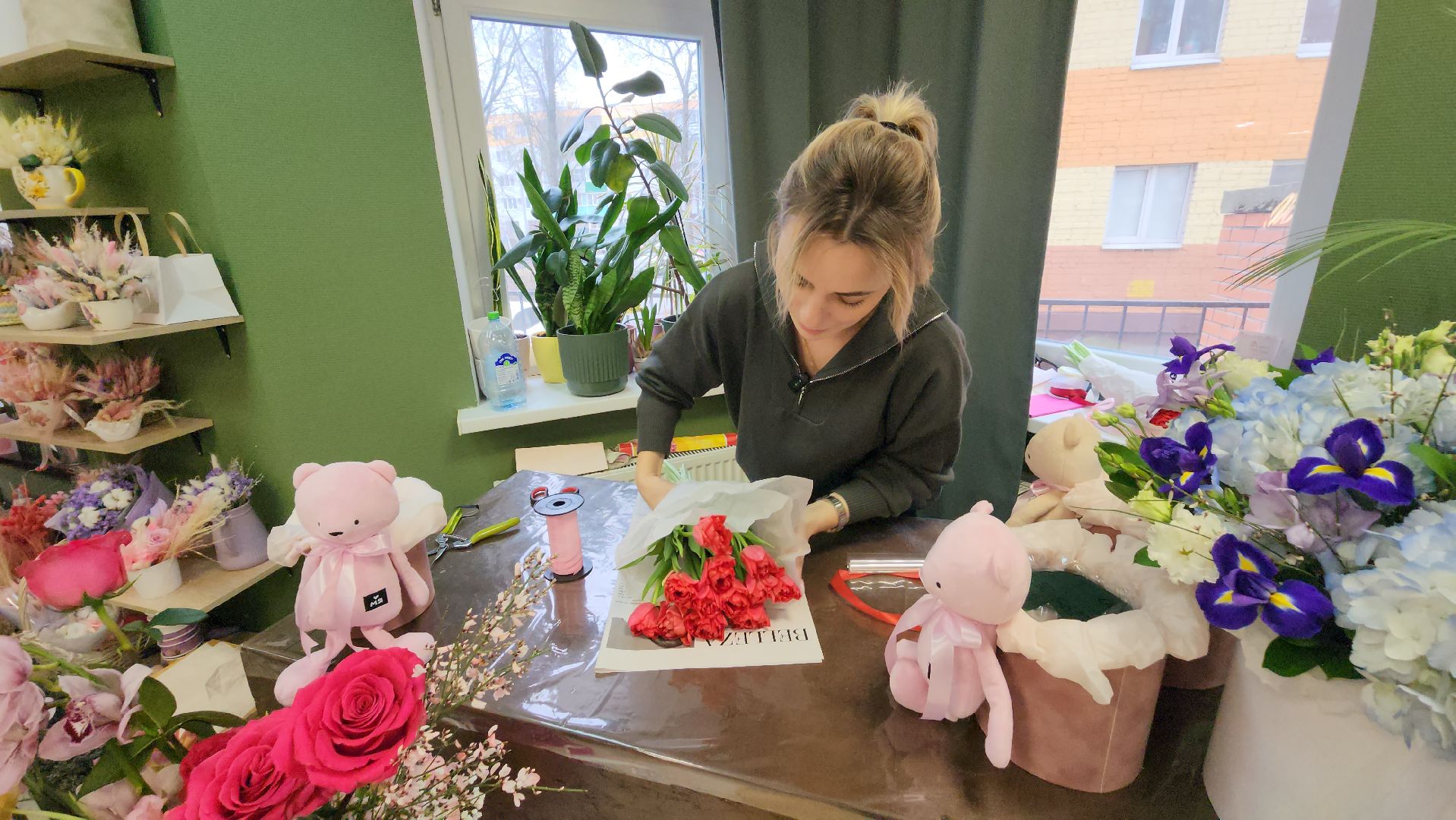 радуга цветов, серпухов, 8 марта, букет к 8 марта, цветочный магазин,