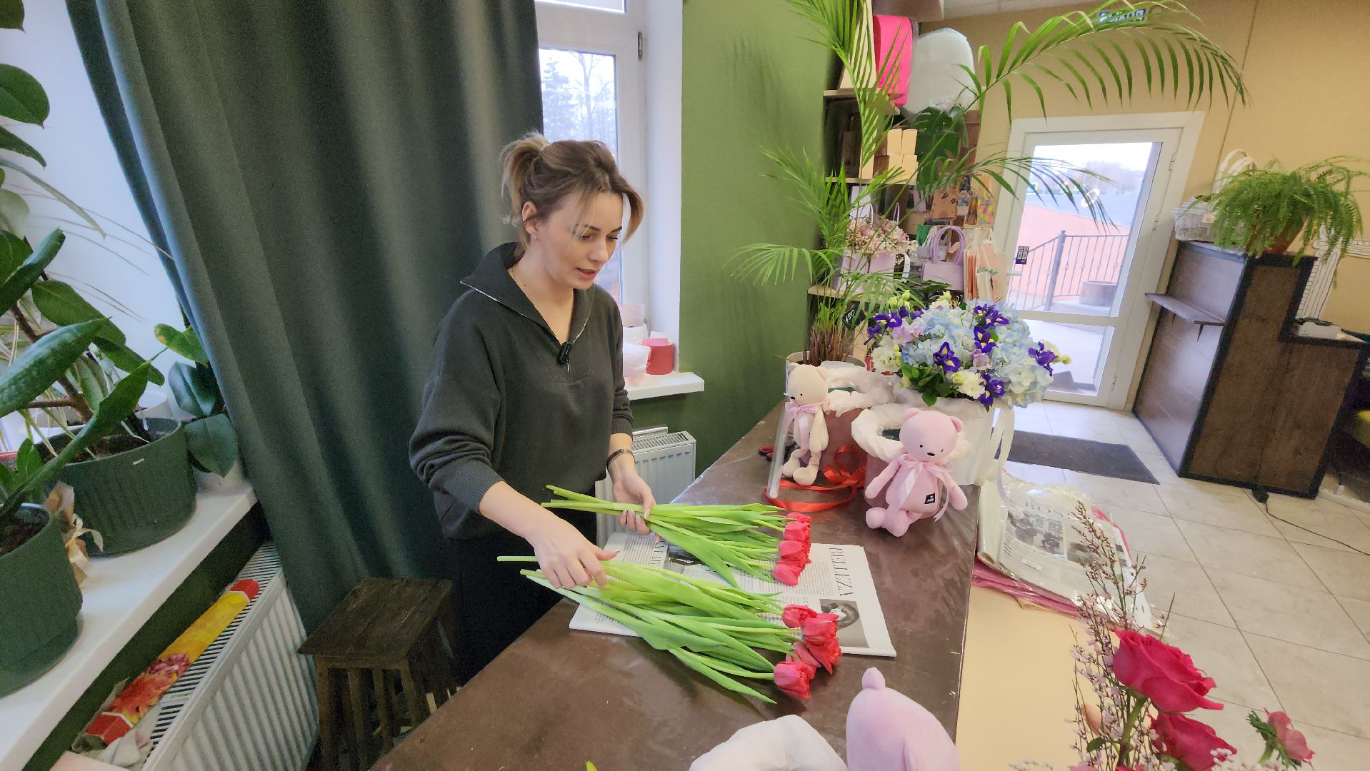 радуга цветов, серпухов, 8 марта, букет к 8 марта, цветочный магазин,