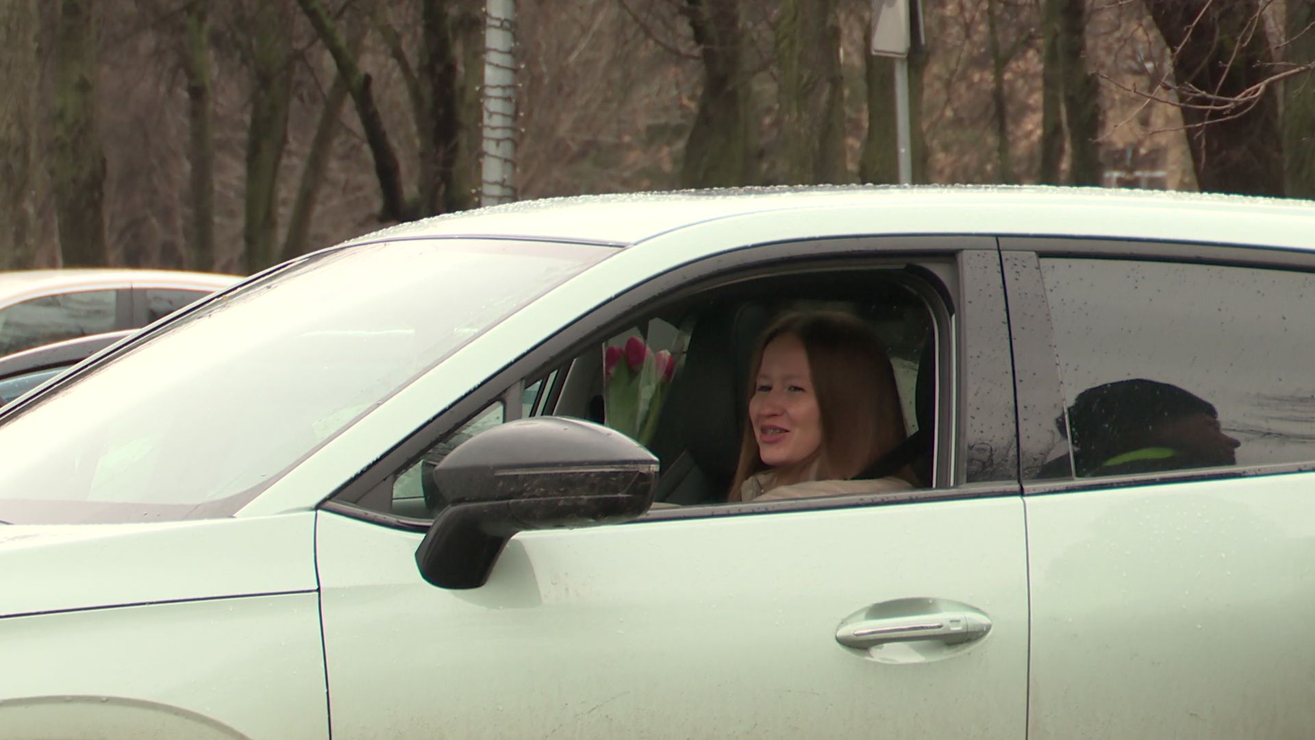 реутов, гибдд, проверка документов, цветы для автоледи, тюльпаны, 8 марта,