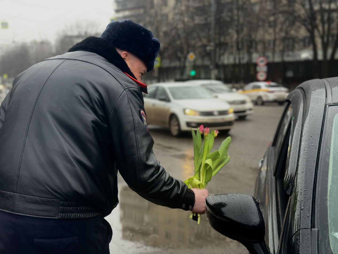 сотрудники гибдд поздравляют с 8 марта, ленинский городской округ, автоледи,