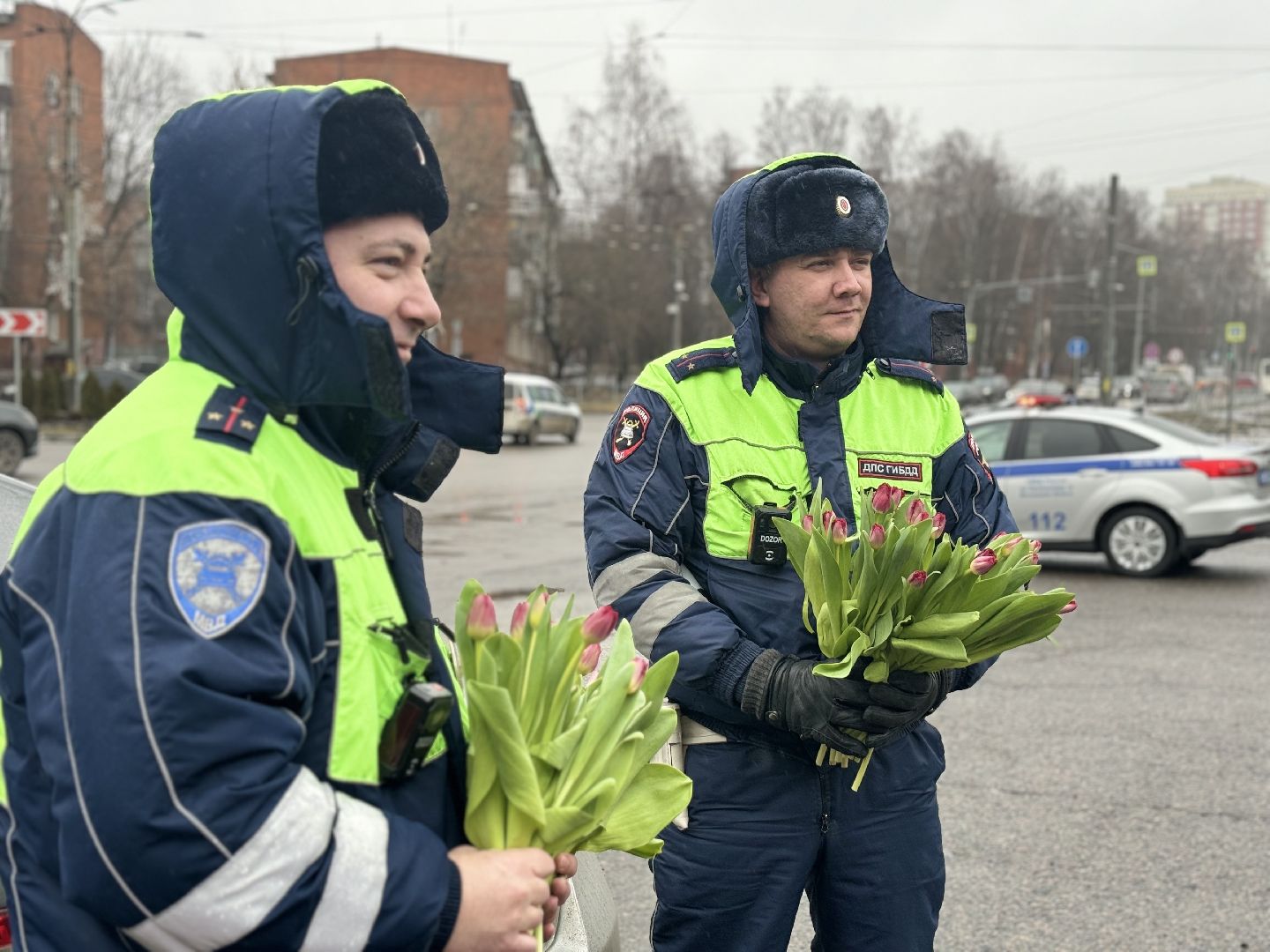 сотрудники гибдд поздравляют с 8 марта, ленинский городской округ, автоледи,