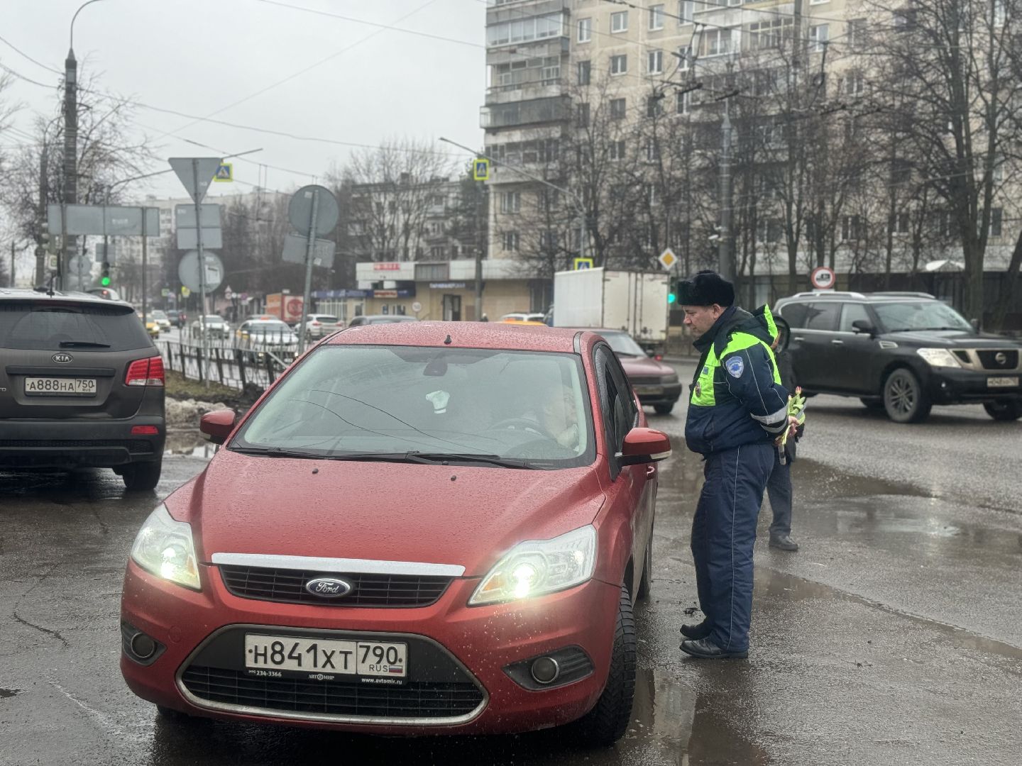 сотрудники гибдд поздравляют с 8 марта, ленинский городской округ, автоледи,