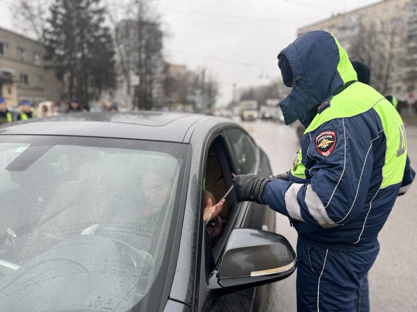 сотрудники гибдд поздравляют с 8 марта, ленинский городской округ, автоледи,