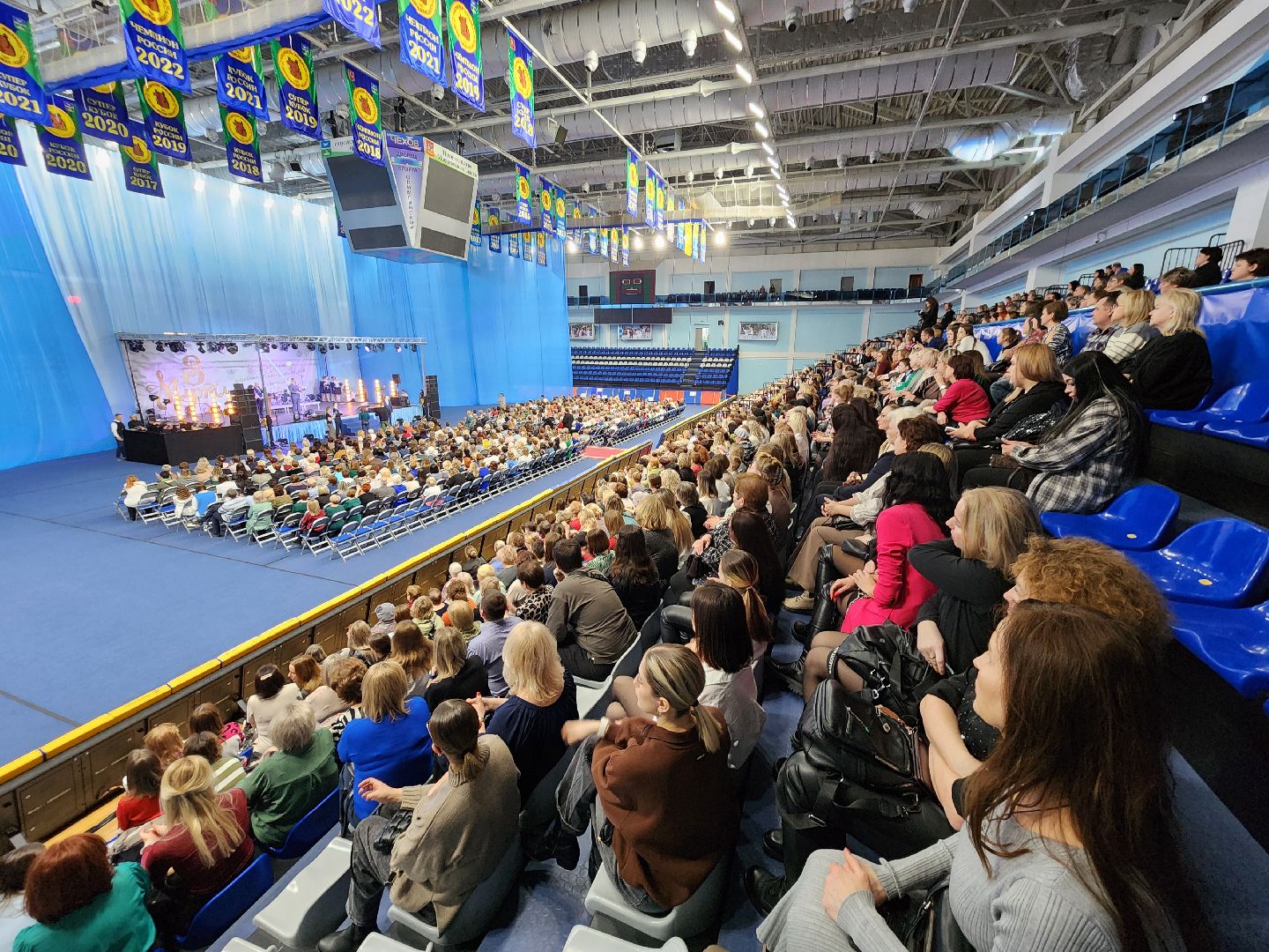 Чехов, дворец спорта олимпийский, 8 Марта, международный женский день, праздник, мероприятие, награждение, почетные грамоты, благодарственные письма, памятные знаки, глава округа михаил собакин,