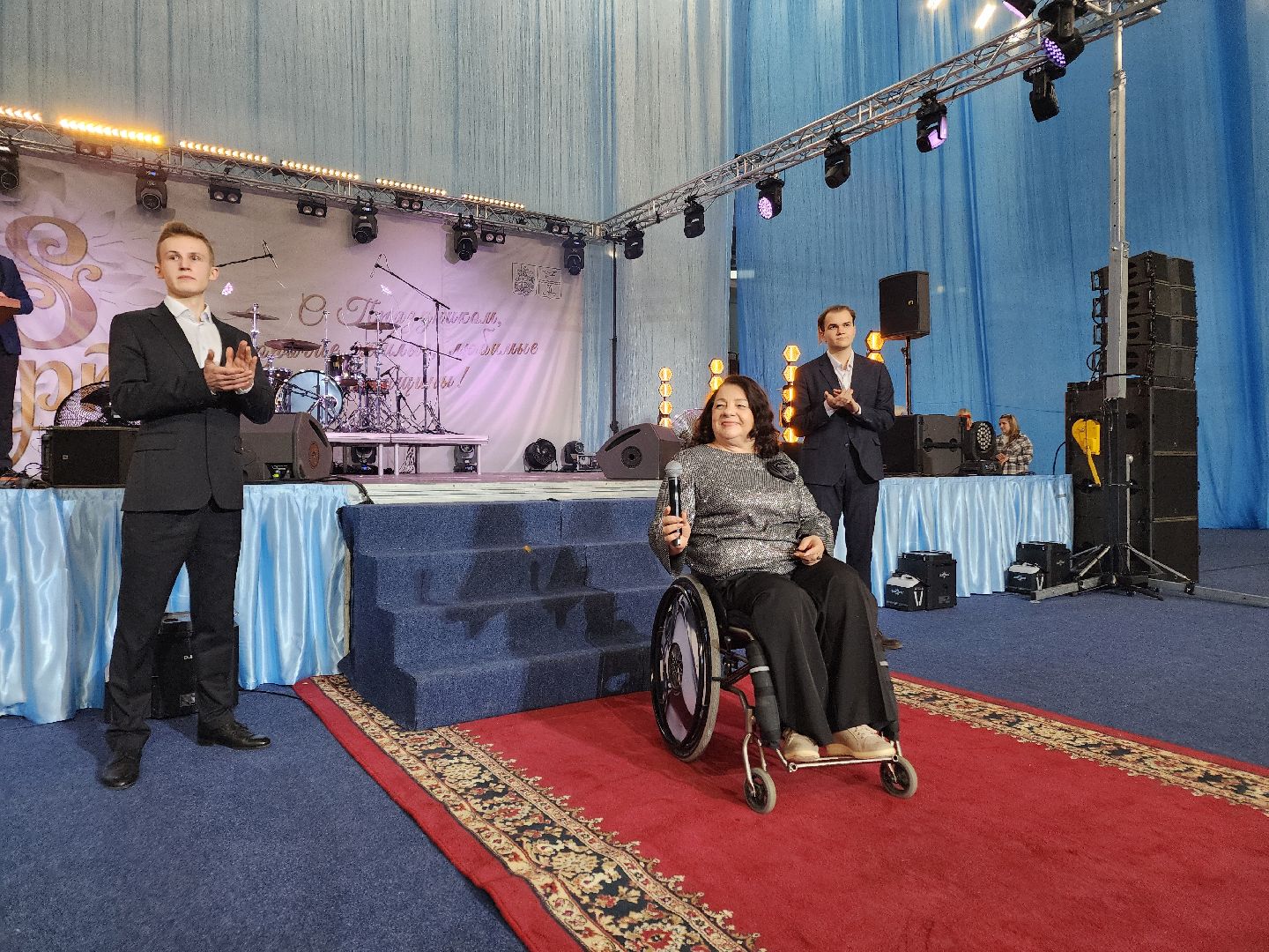 Чехов, дворец спорта олимпийский, 8 Марта, международный женский день, праздник, мероприятие, награждение, почетные грамоты, благодарственные письма, памятные знаки, глава округа михаил собакин,